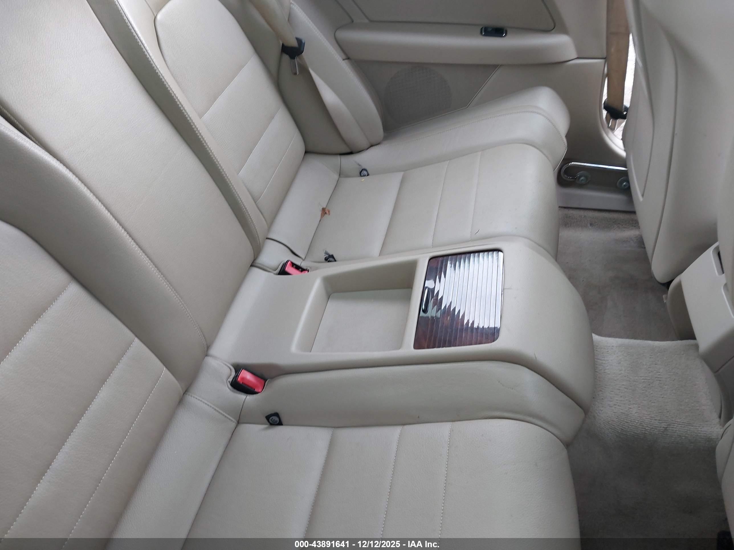 MERCEDES-BENZ E image 8