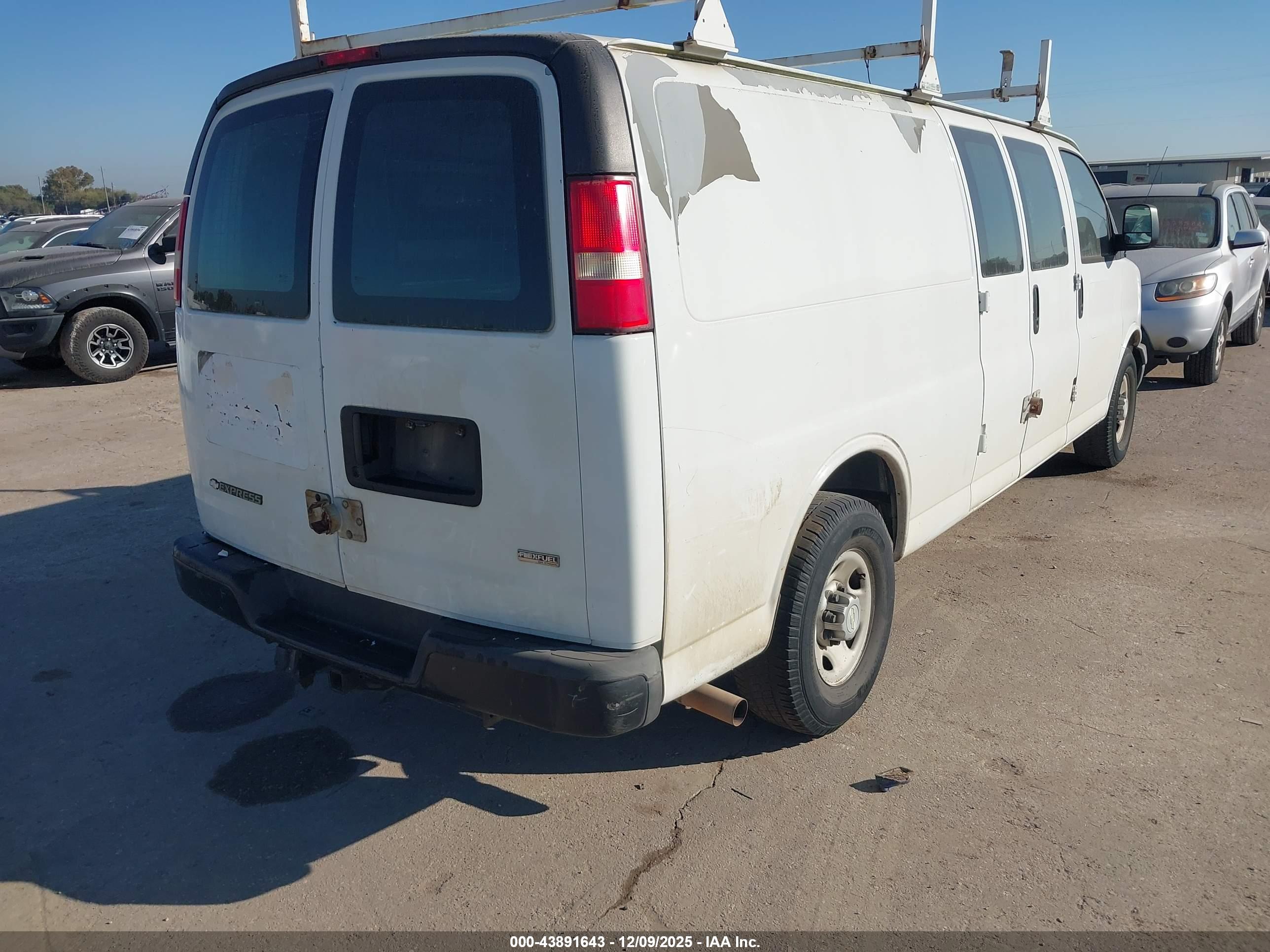 CHEVROLET EXPRESS image 4