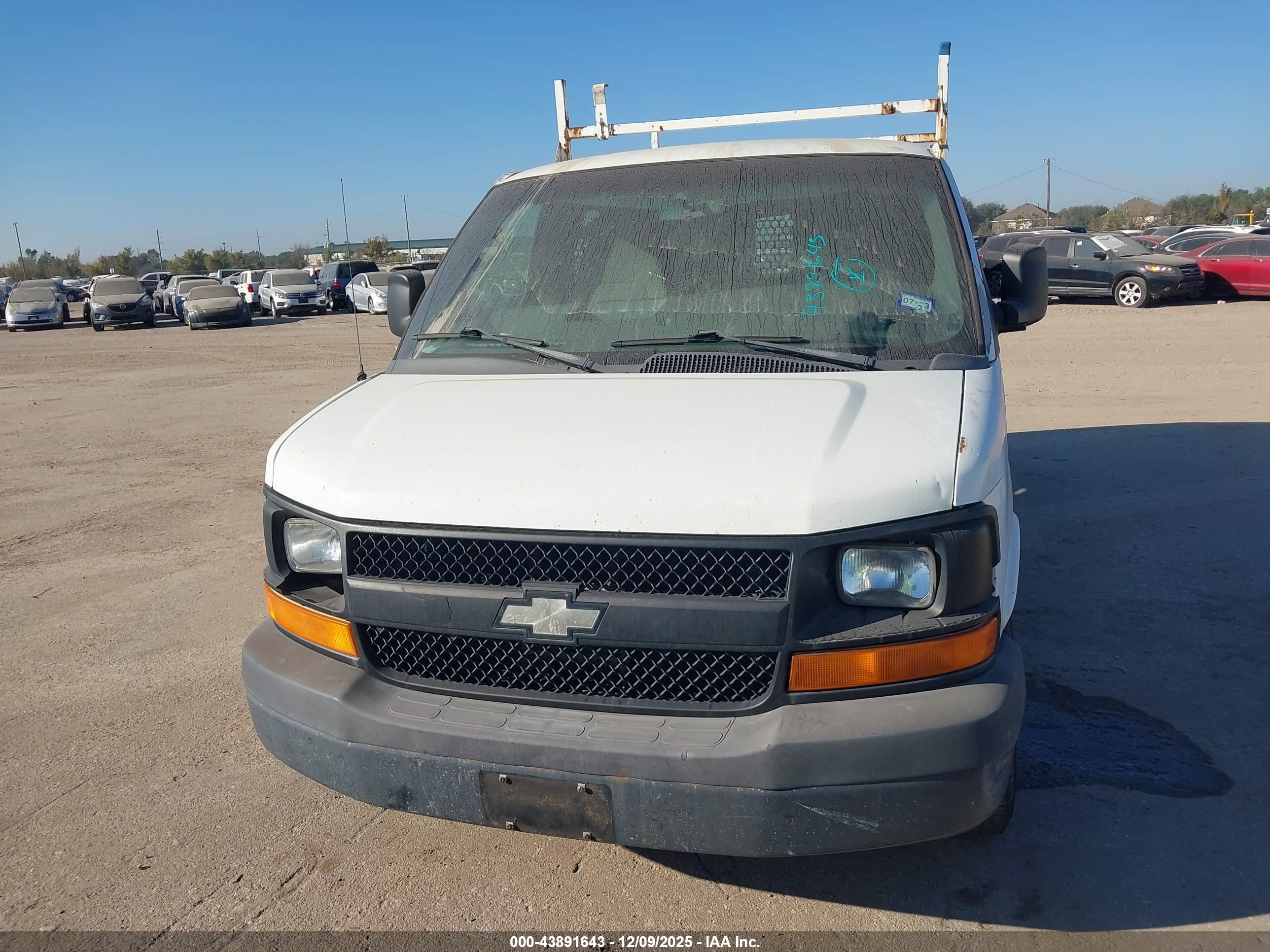 CHEVROLET EXPRESS image 6
