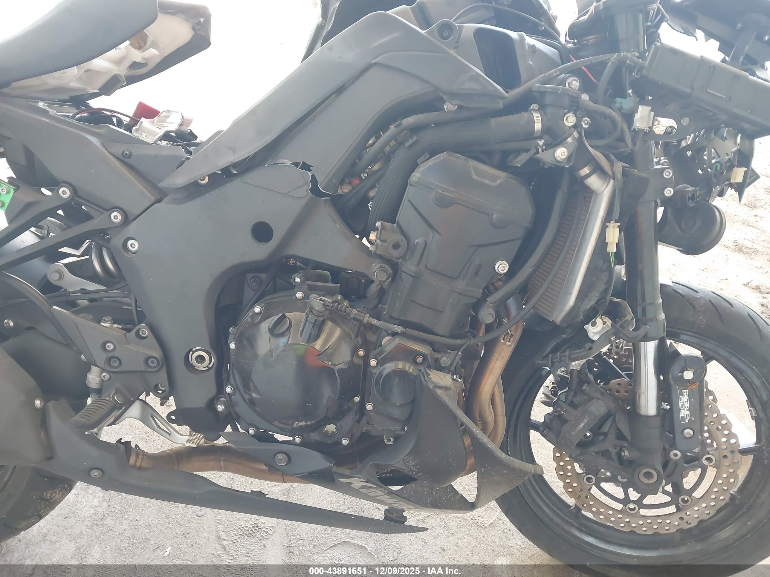 KAWASAKI ZX1000 image 8