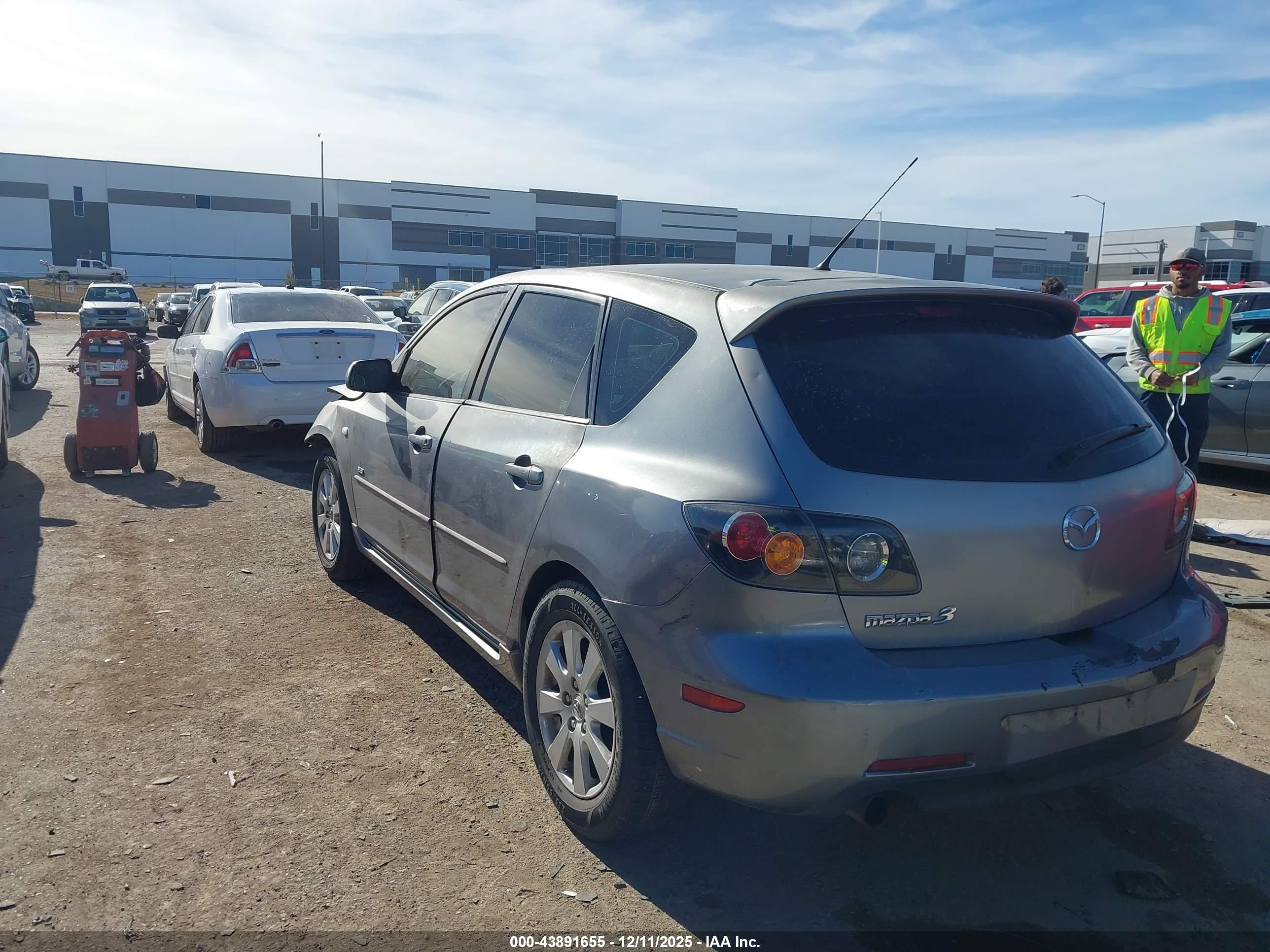 MAZDA MAZDA3 image 3