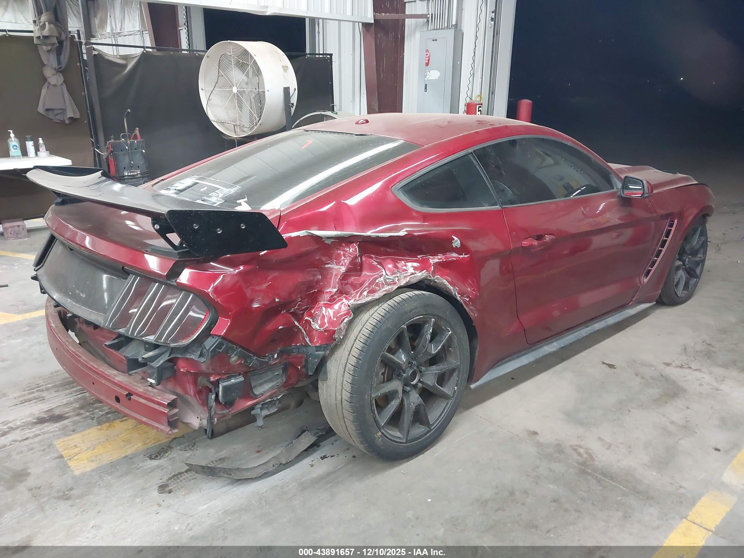 FORD MUSTANG image 4