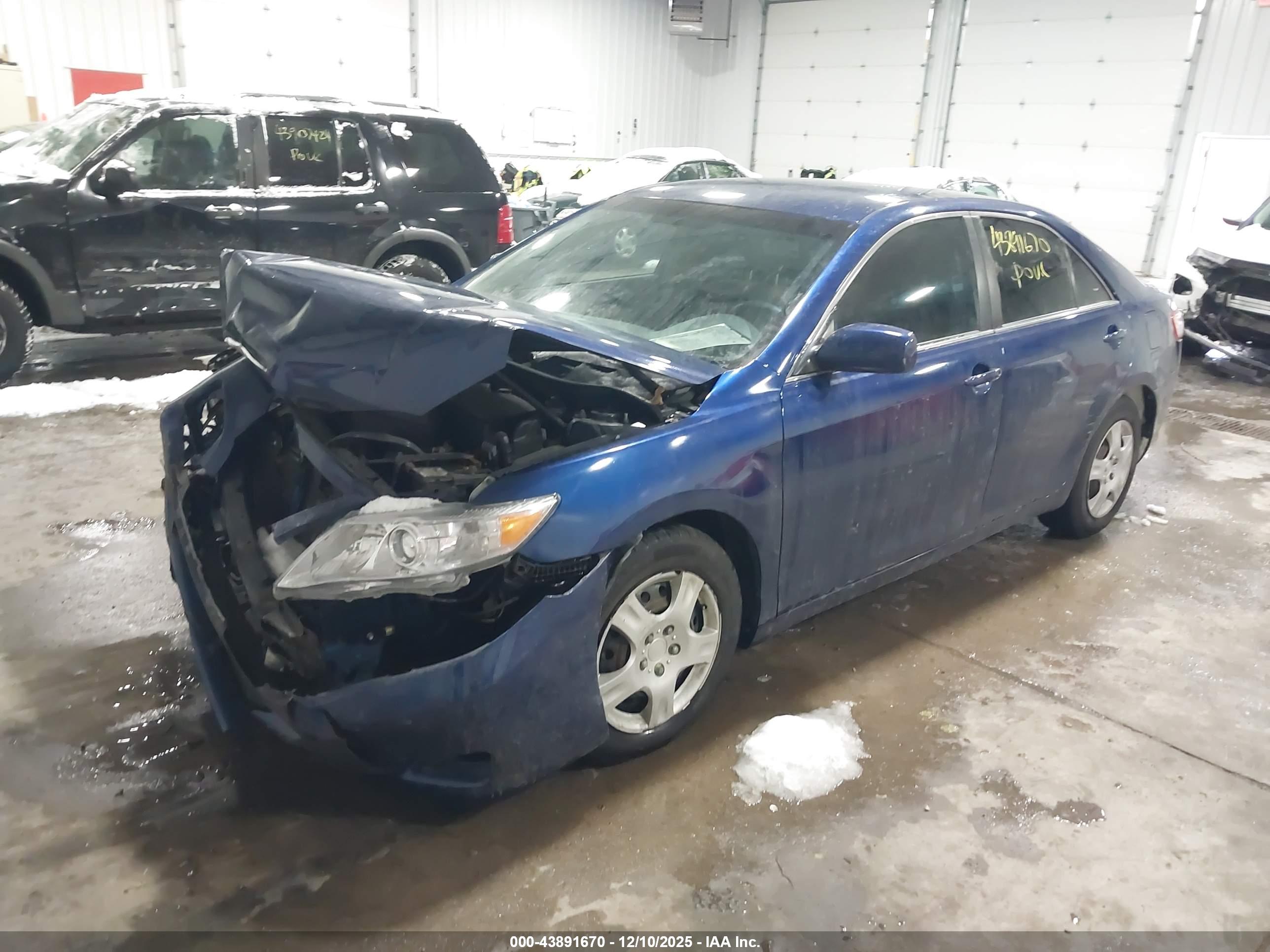 TOYOTA CAMRY image 2