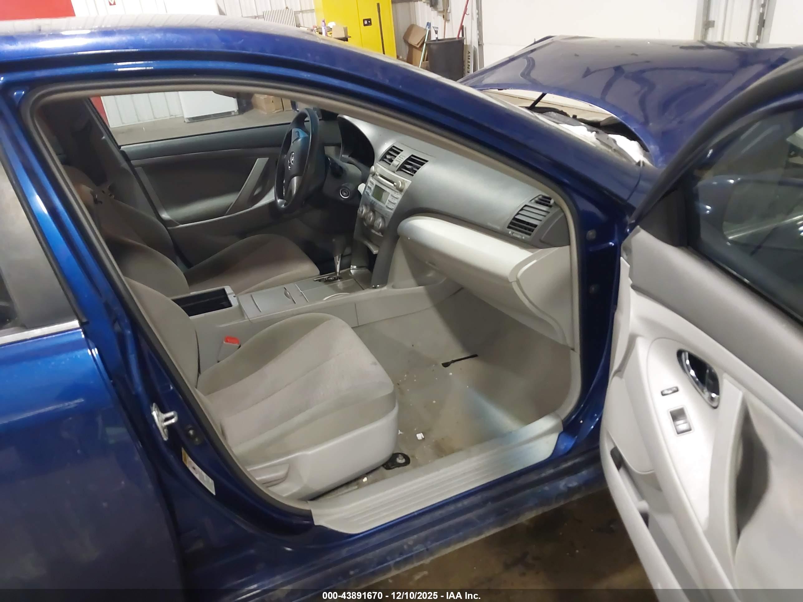 TOYOTA CAMRY image 5