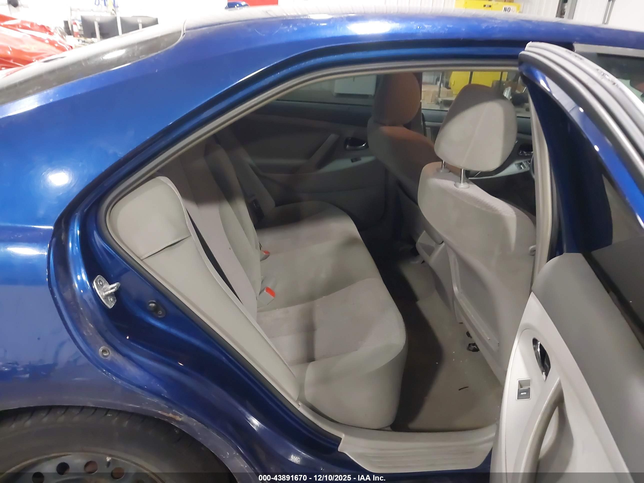 TOYOTA CAMRY image 8