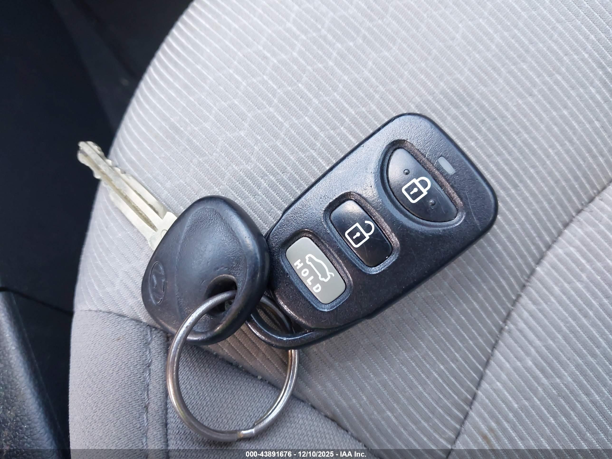 HYUNDAI ELANTRA image 11