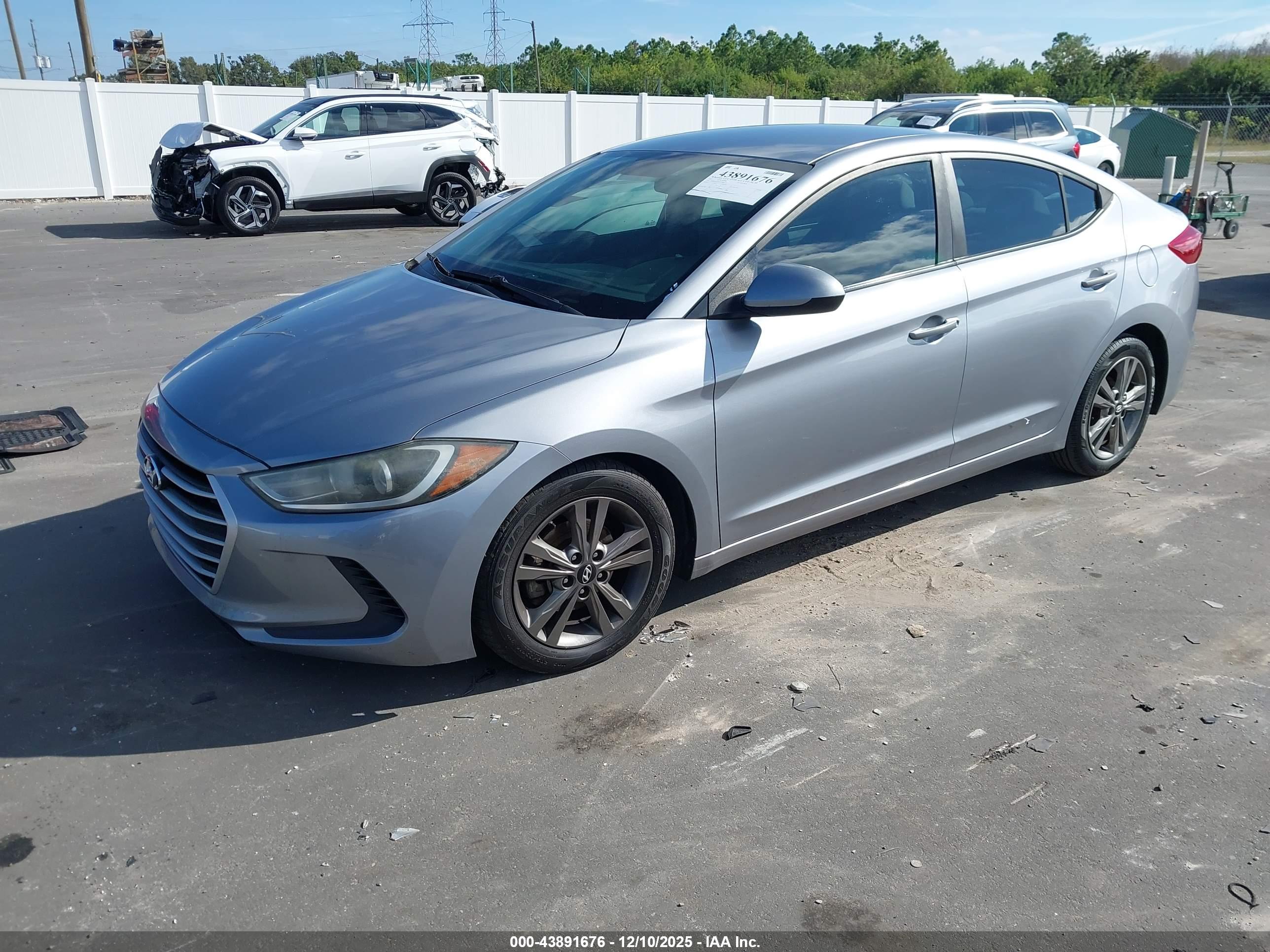 HYUNDAI ELANTRA image 2