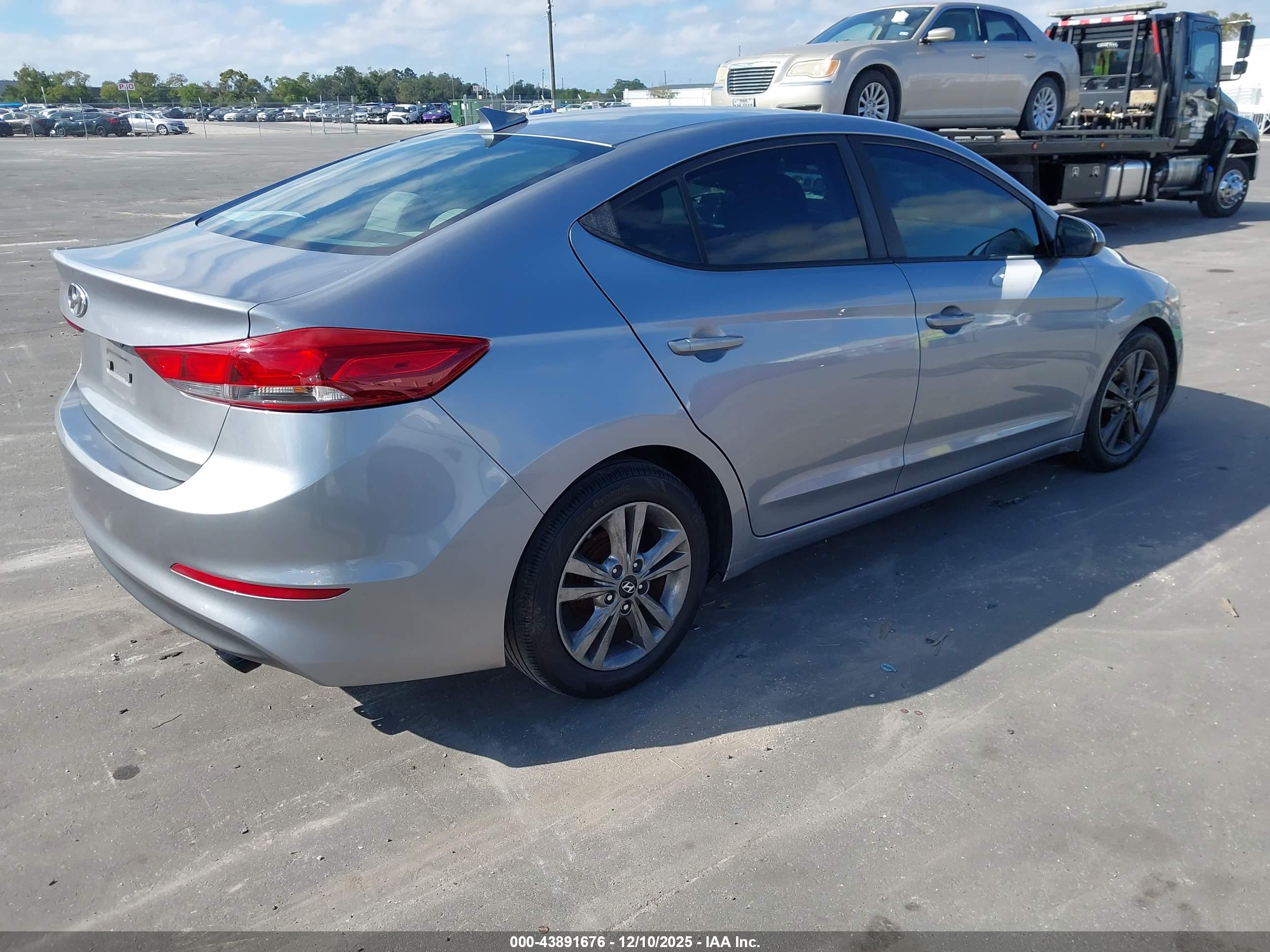 HYUNDAI ELANTRA image 4