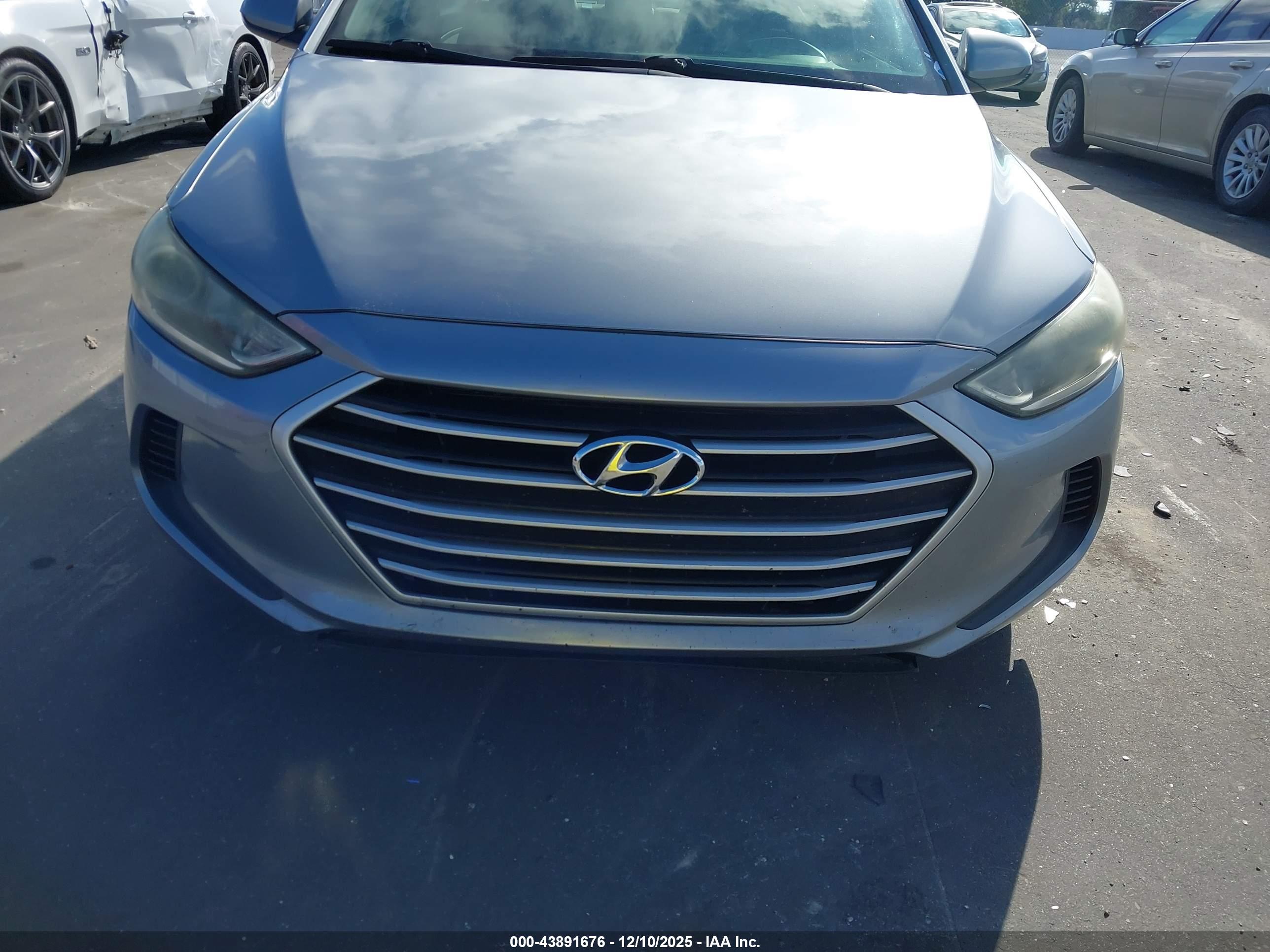 HYUNDAI ELANTRA image 6