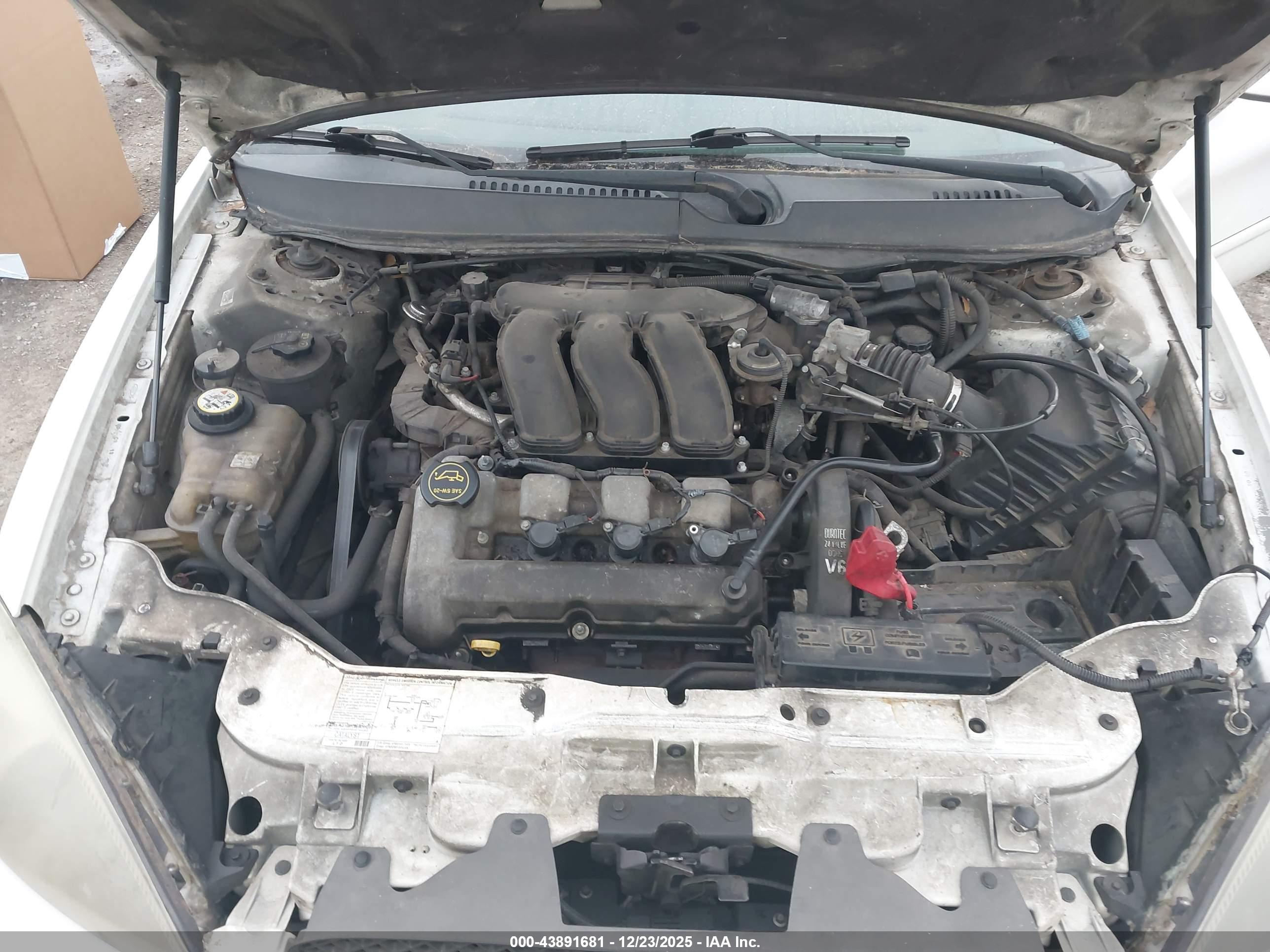 FORD TAURUS image 10