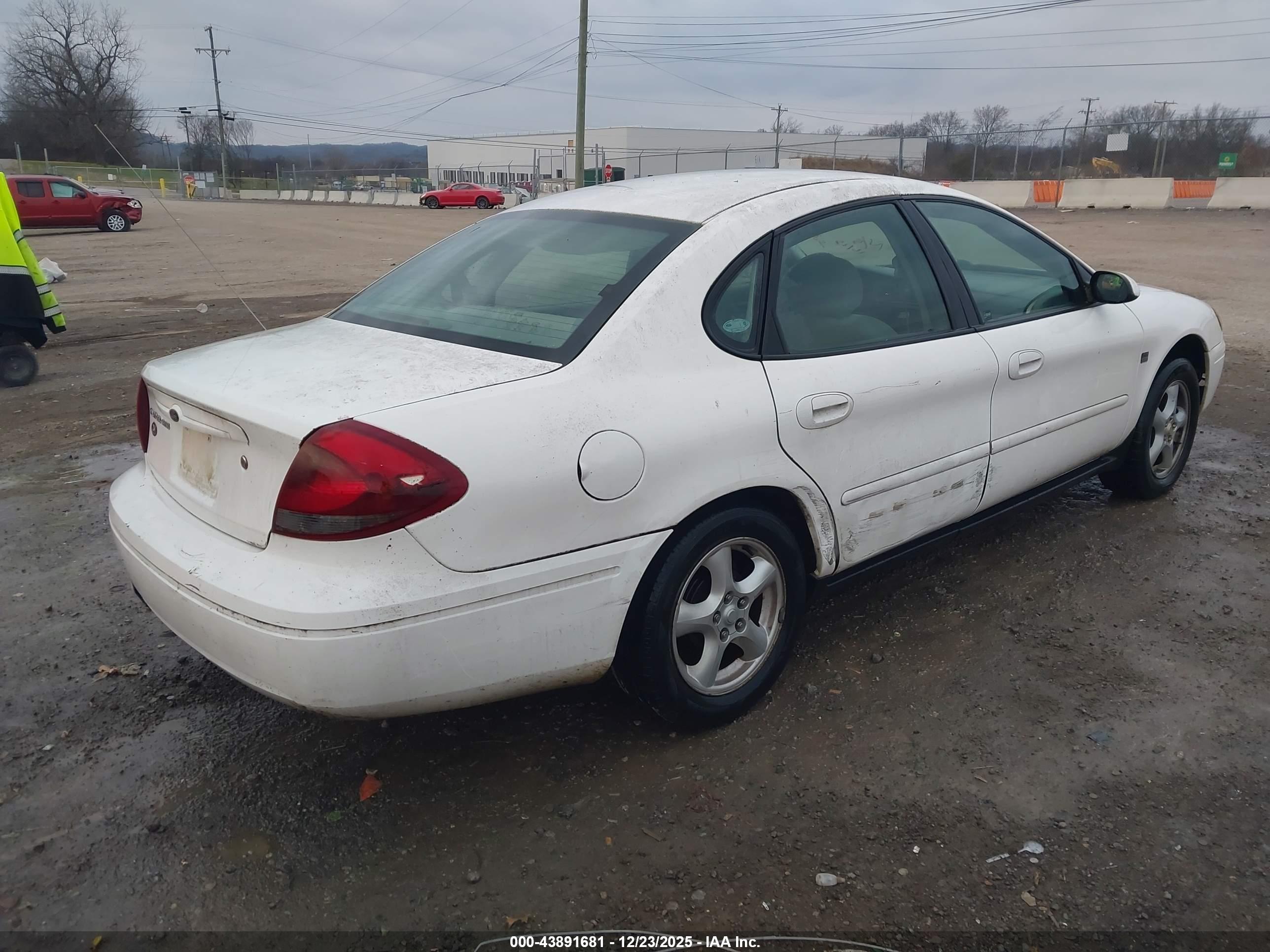 FORD TAURUS image 4