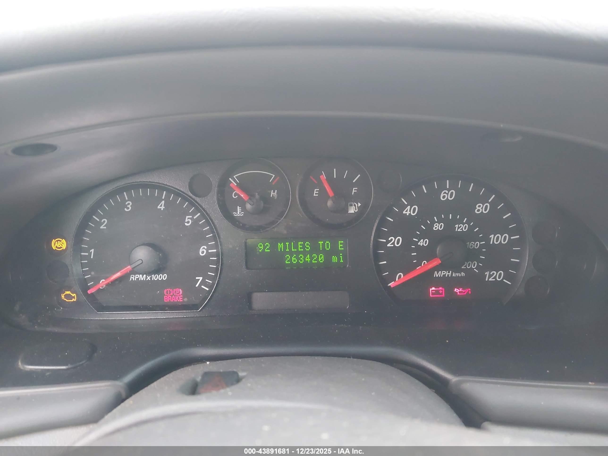 FORD TAURUS image 7