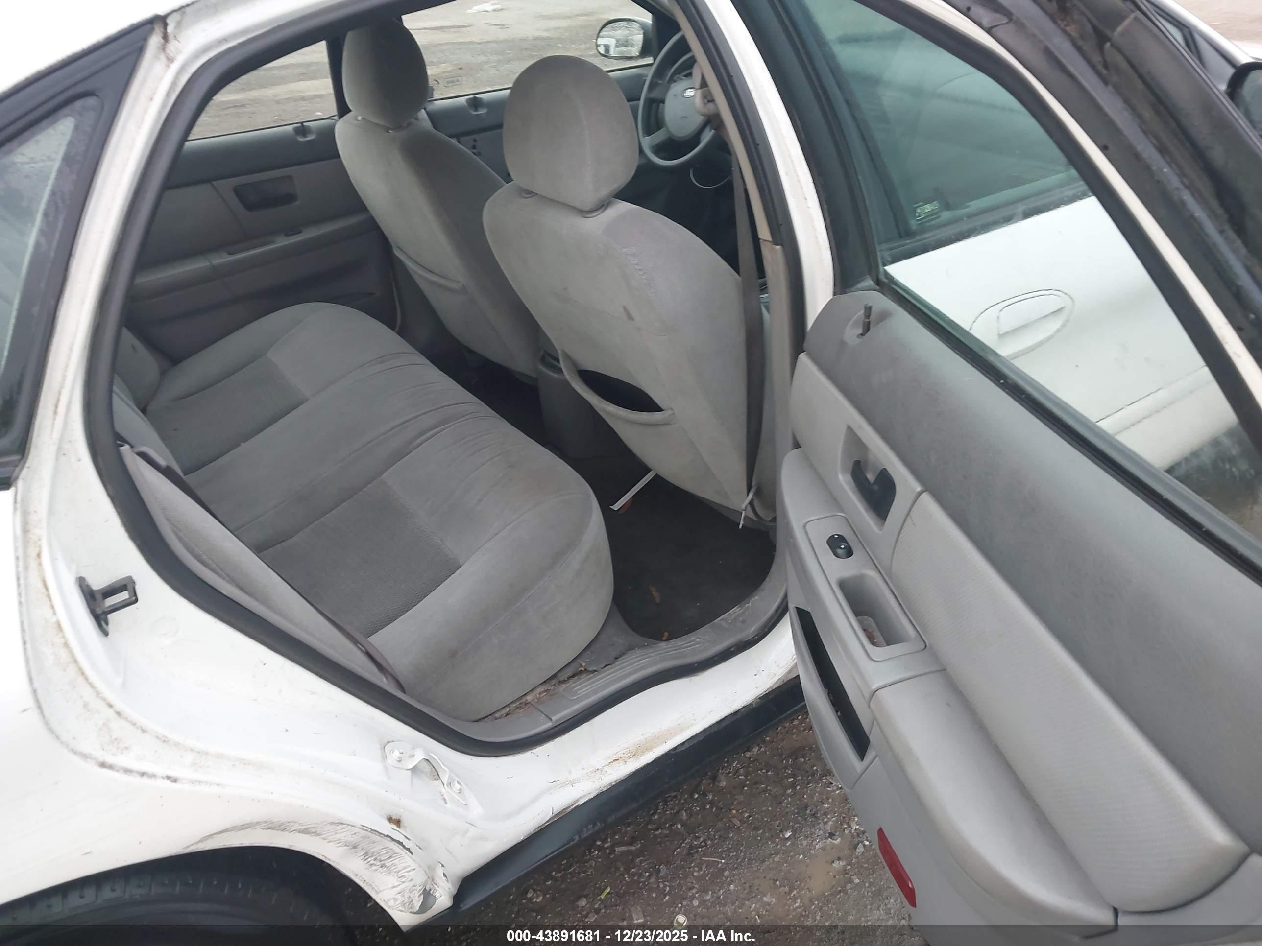 FORD TAURUS image 8