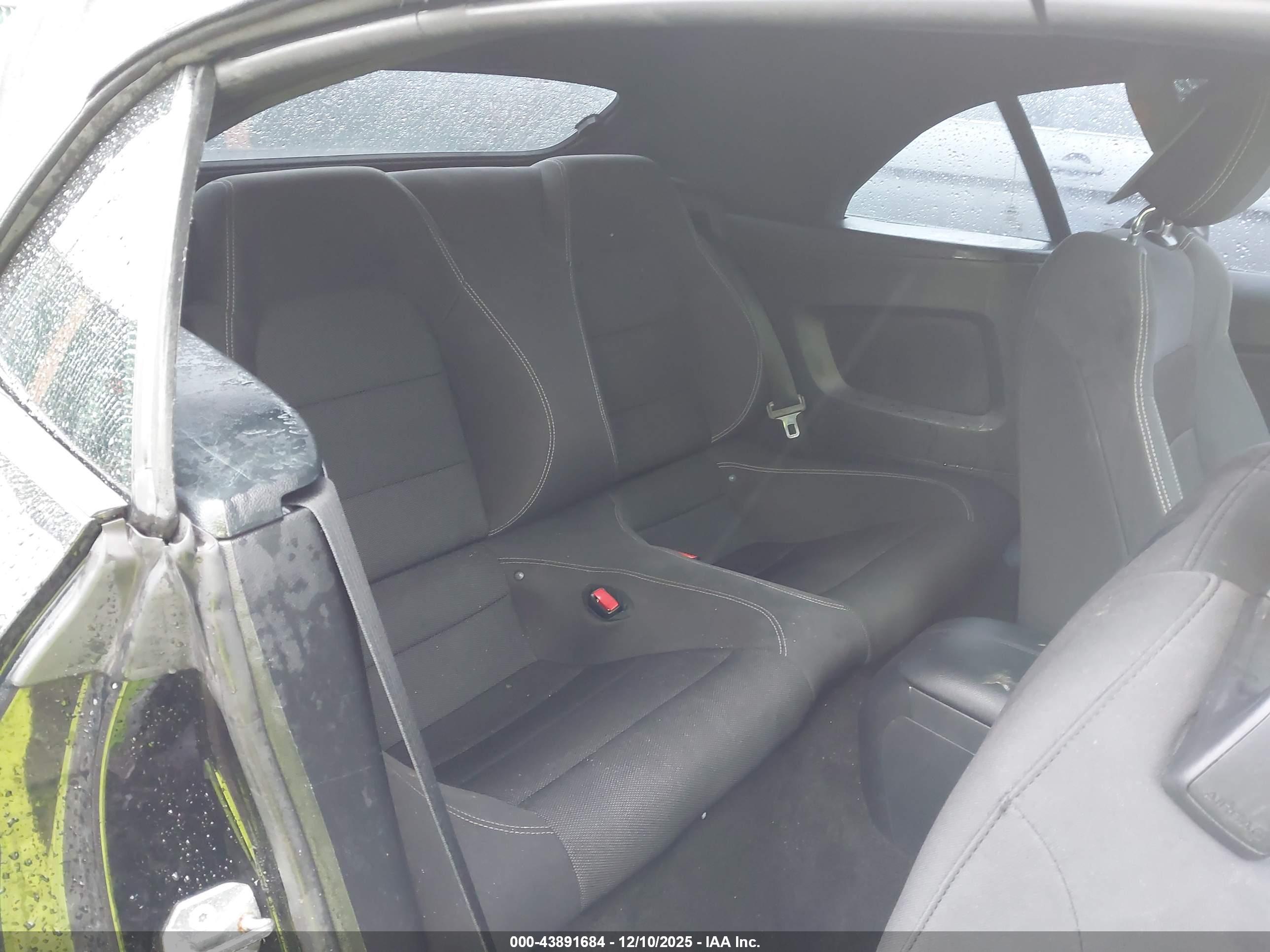 FORD MUSTANG image 8