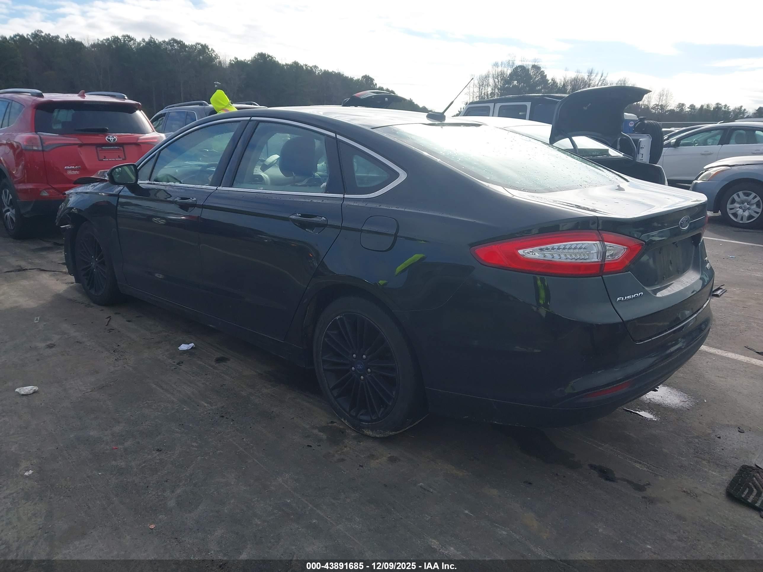FORD FUSION image 3