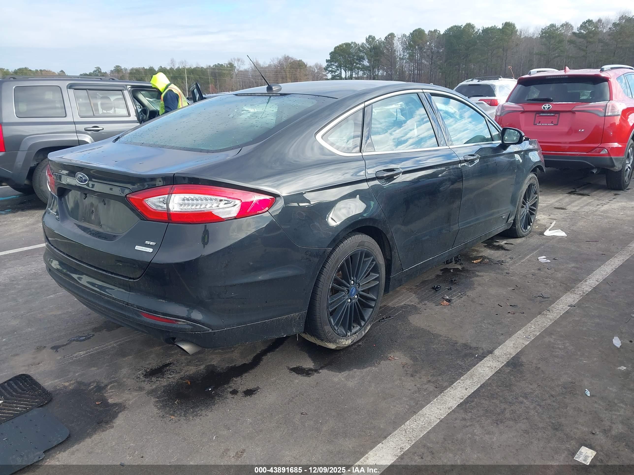 FORD FUSION image 4