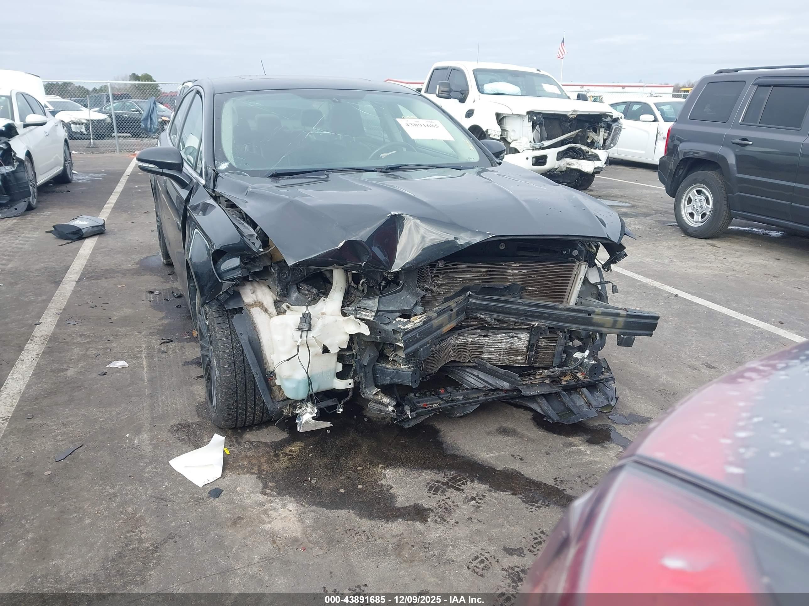 FORD FUSION image 6