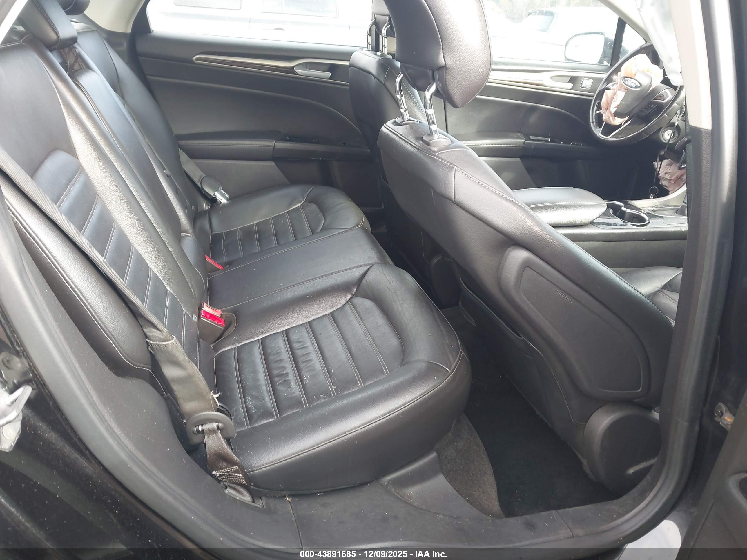 FORD FUSION image 8