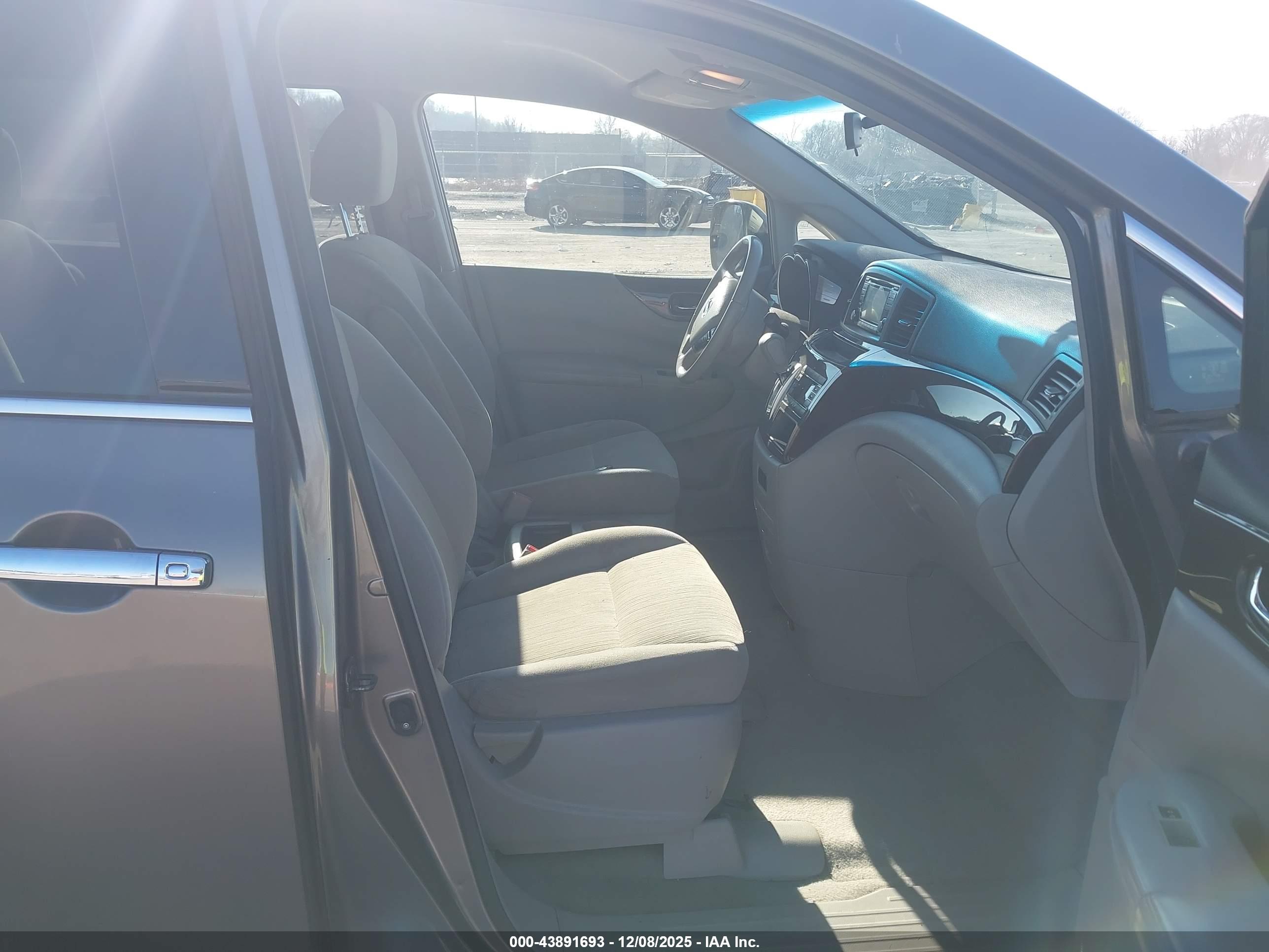 NISSAN QUEST image 5