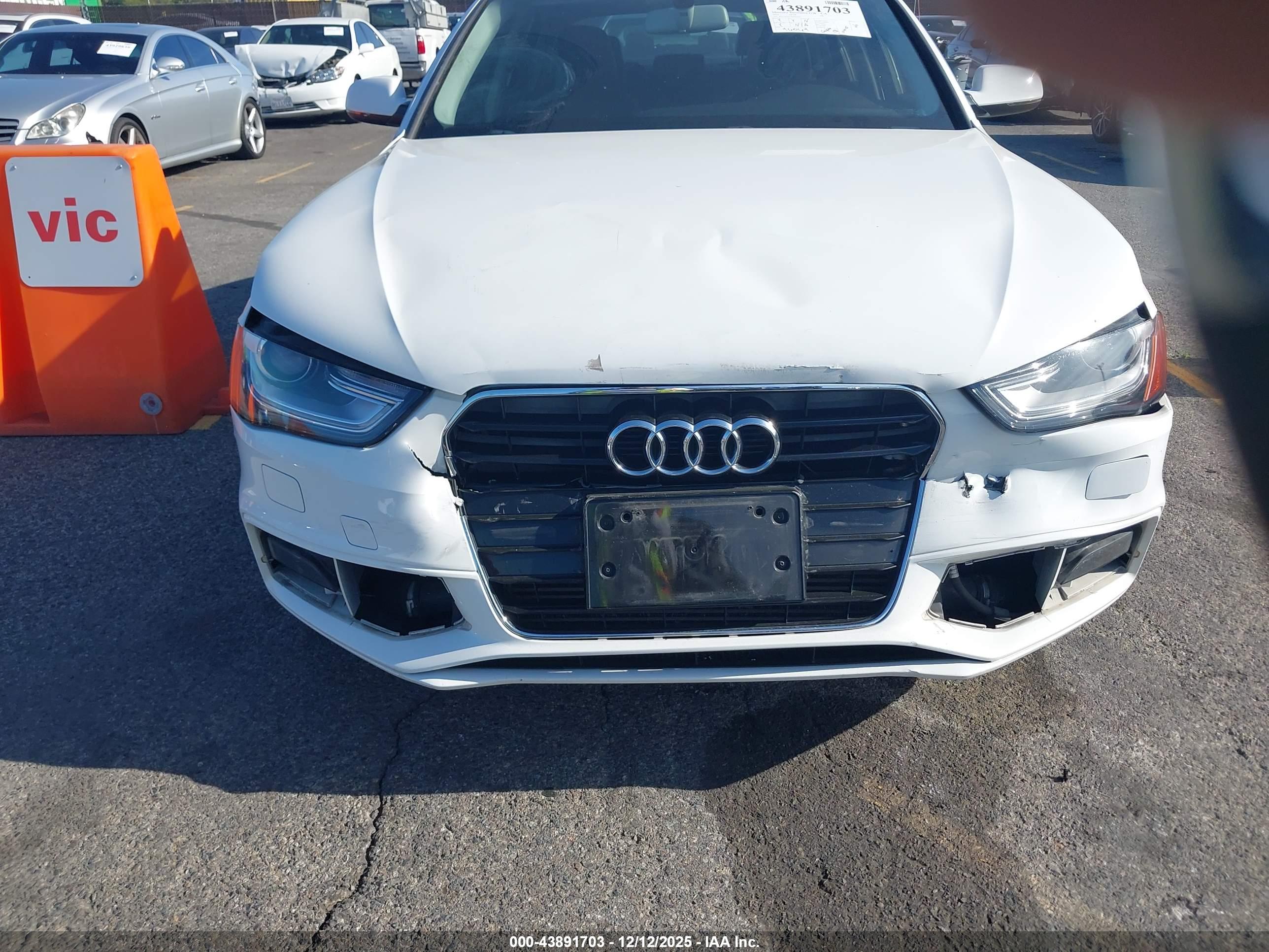 AUDI A4 image 6