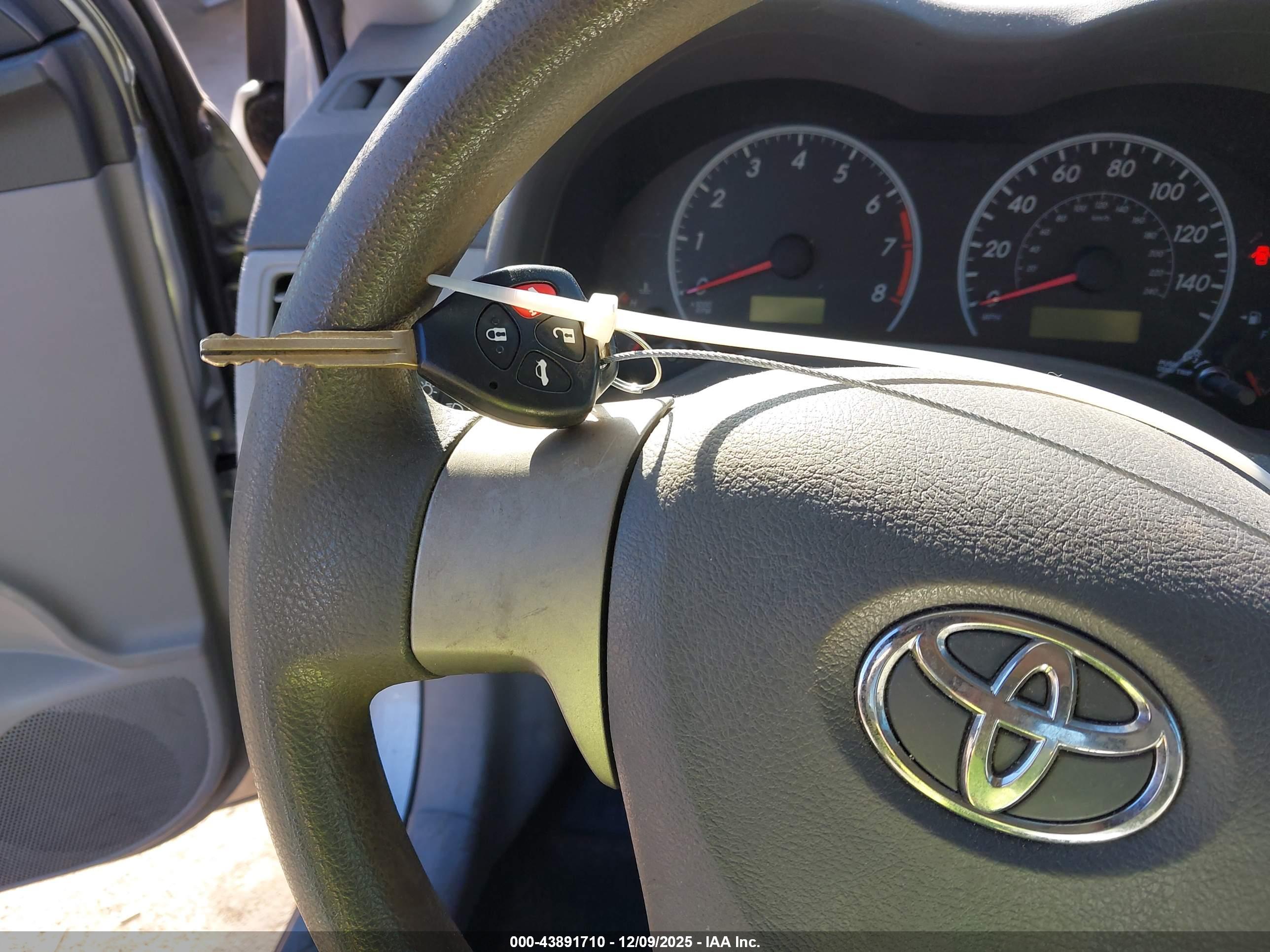 TOYOTA COROLLA image 11