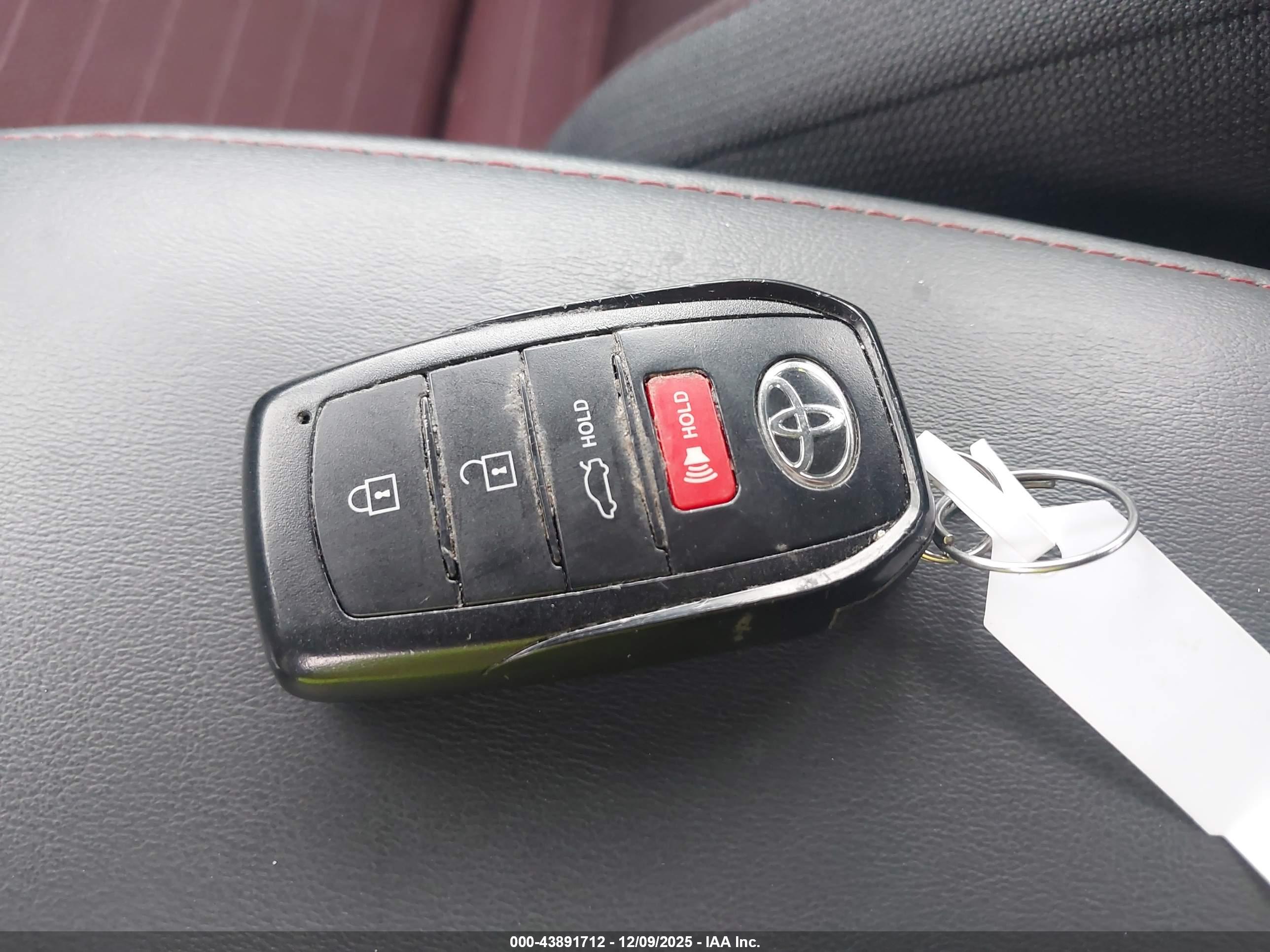 TOYOTA COROLLA image 11