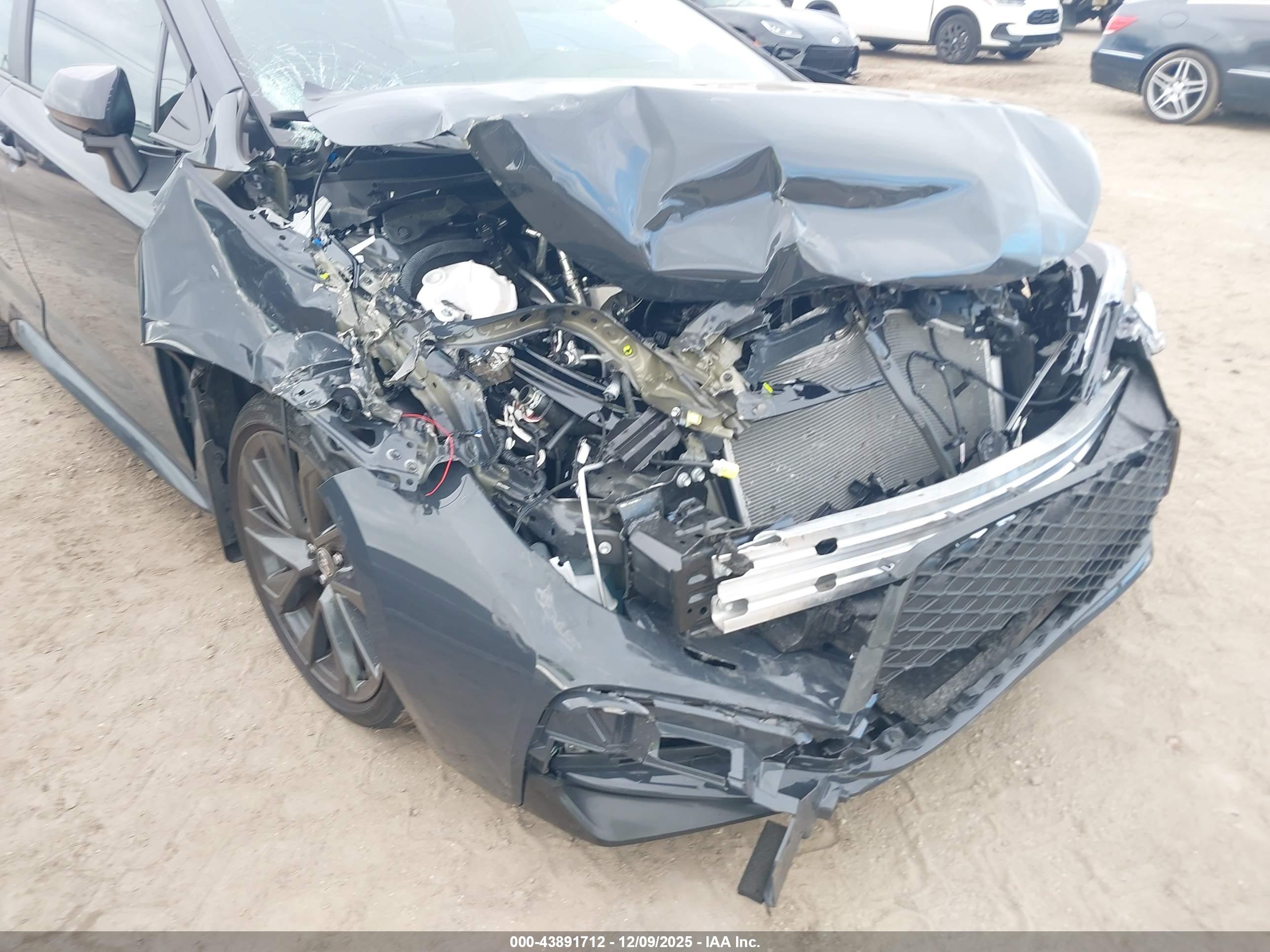 TOYOTA COROLLA image 6