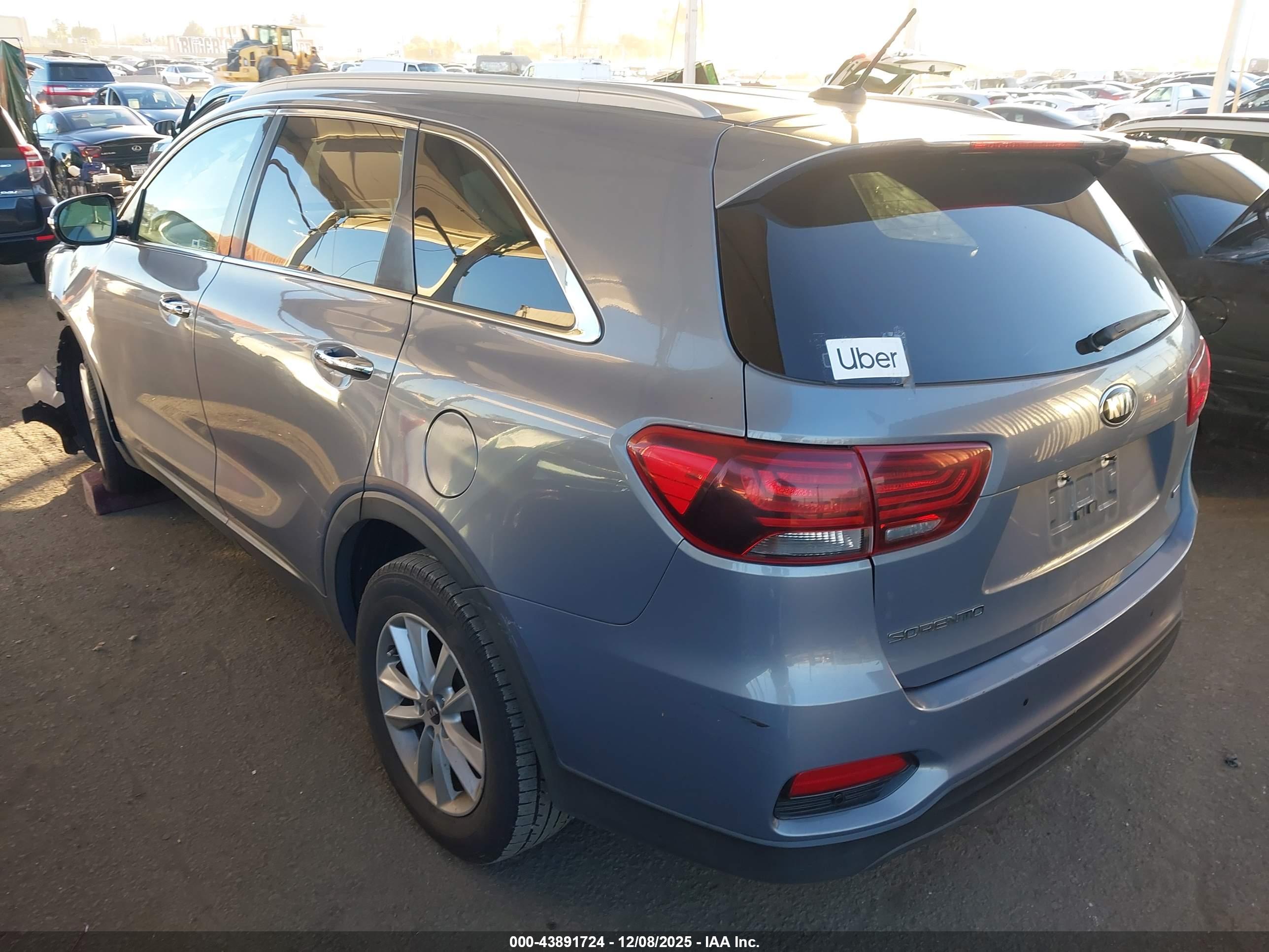 KIA SORENTO image 3
