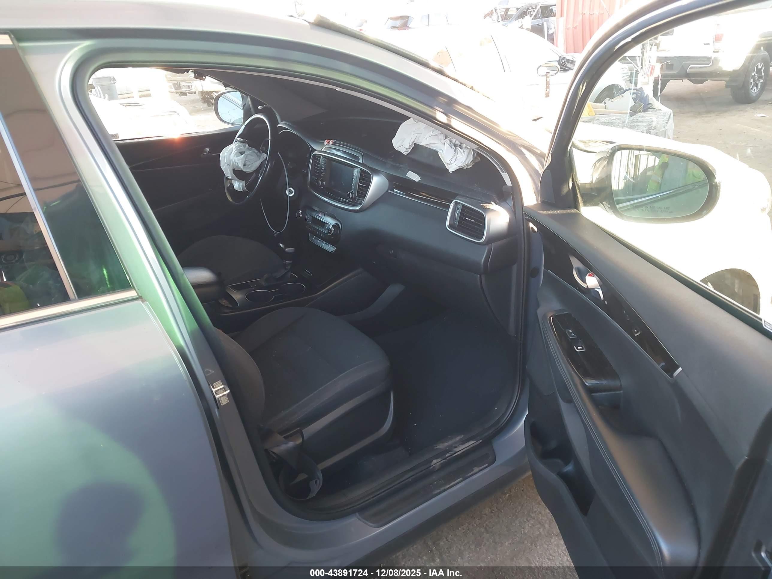 KIA SORENTO image 5