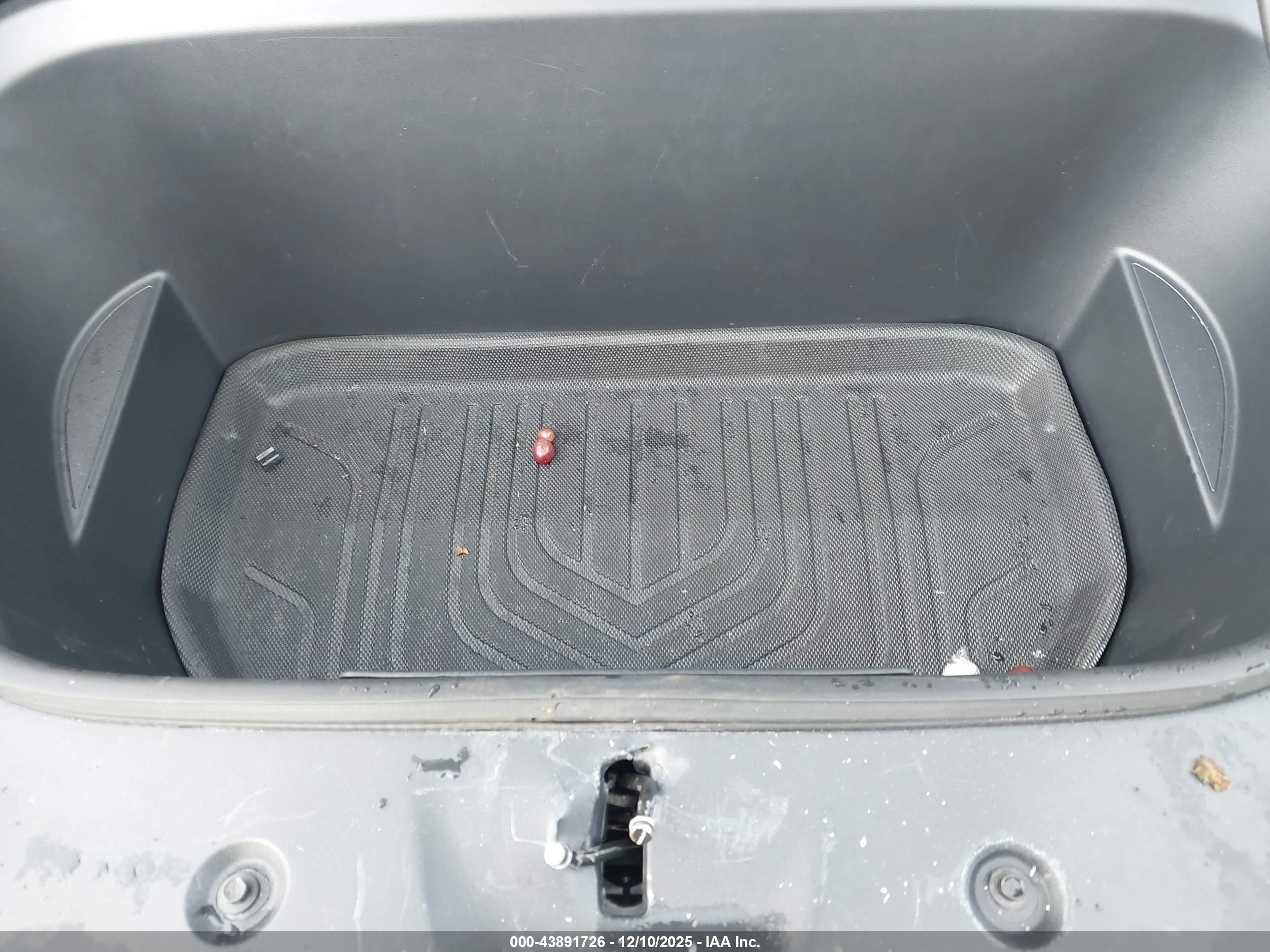 TESLA MODEL image 10