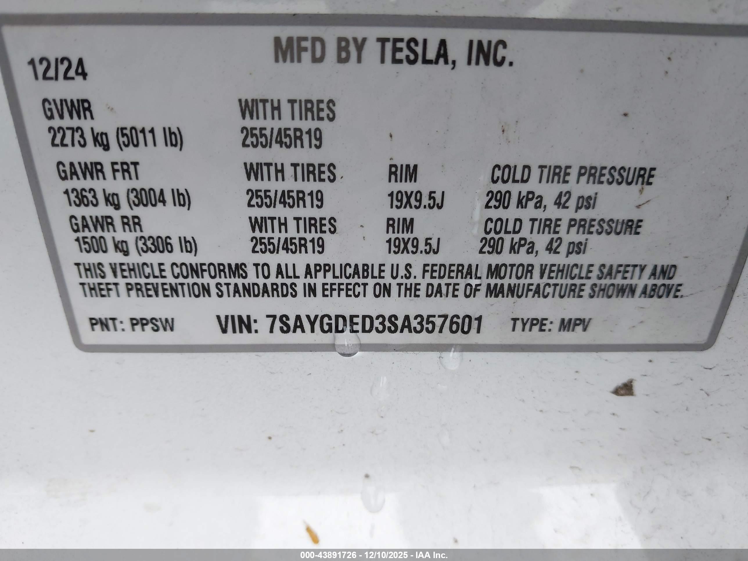 TESLA MODEL image 9