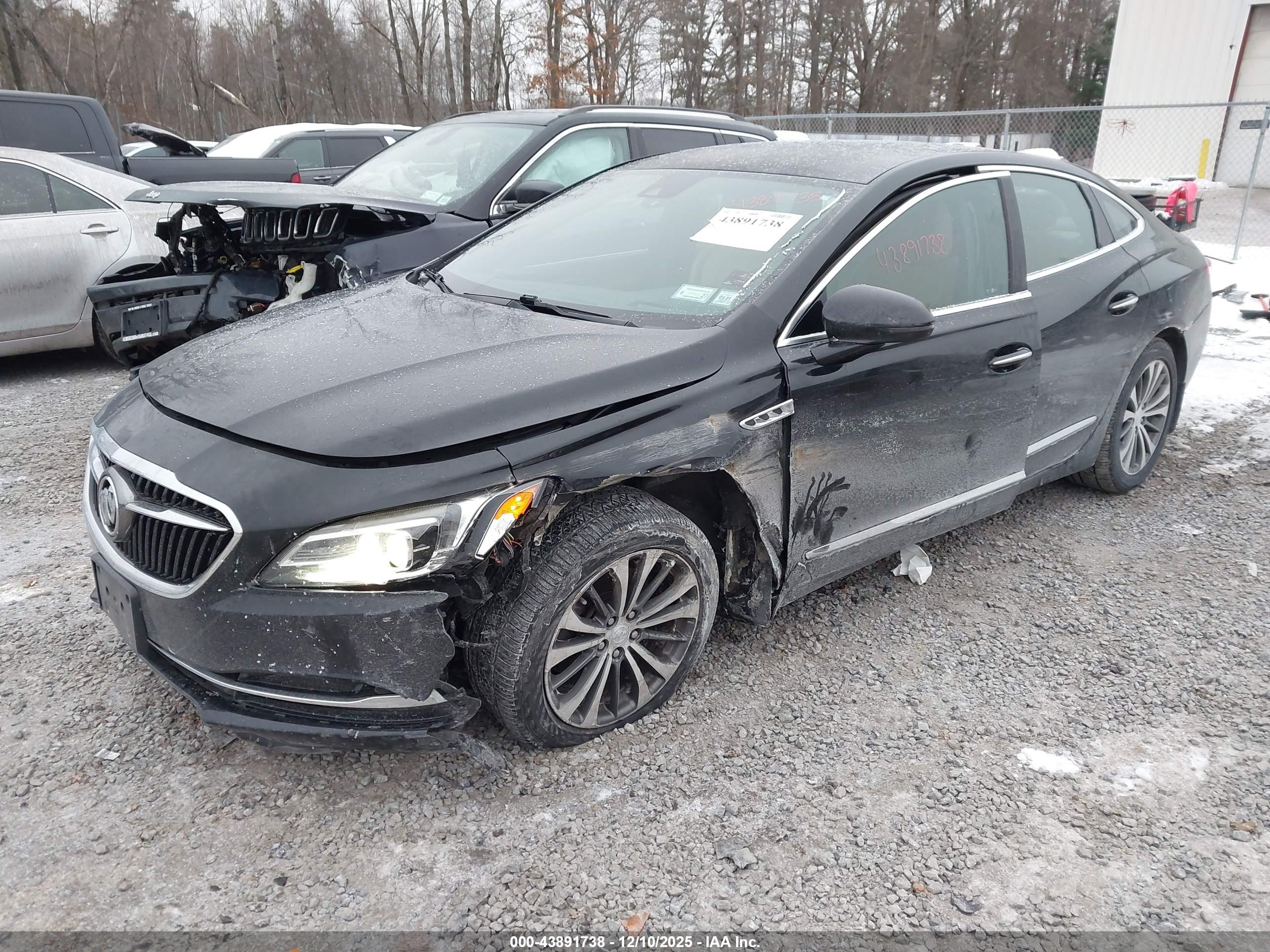 BUICK LACROSSE image 2