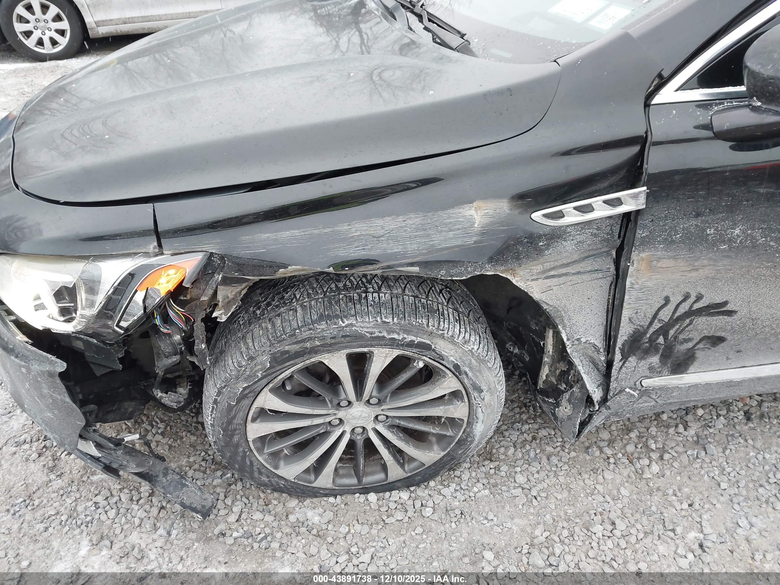 BUICK LACROSSE image 6