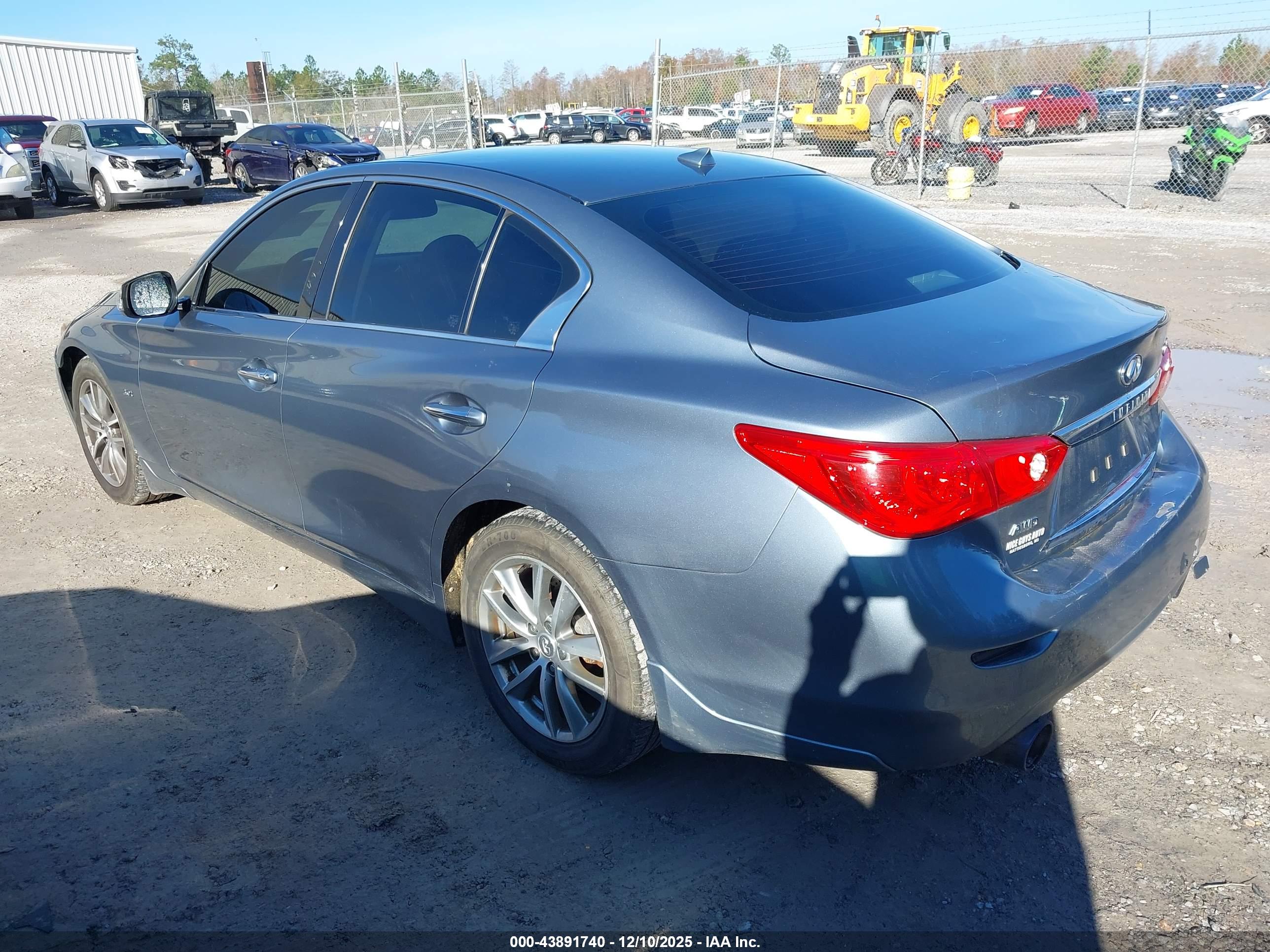 INFINITI Q50 image 3