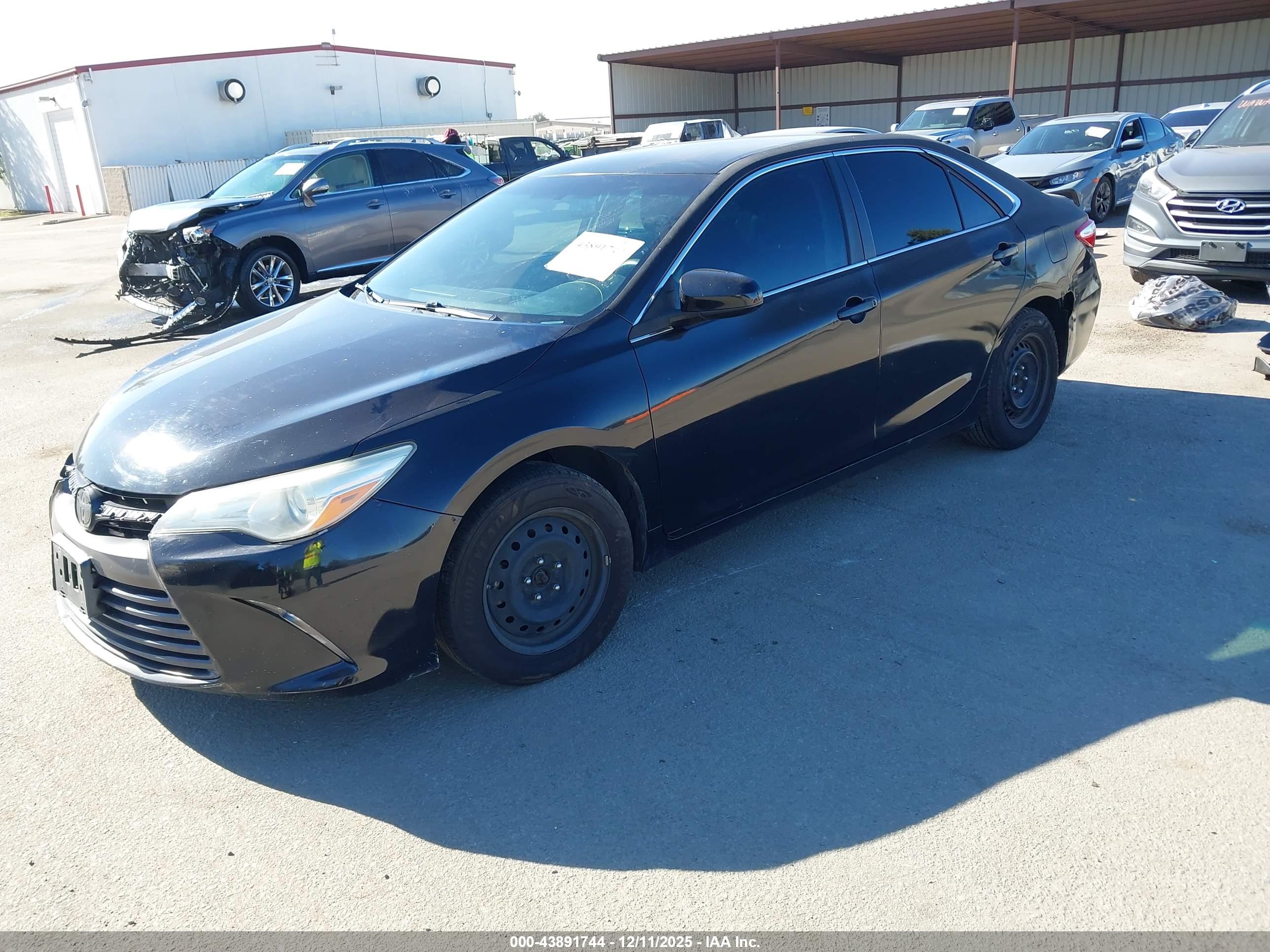 TOYOTA CAMRY image 2