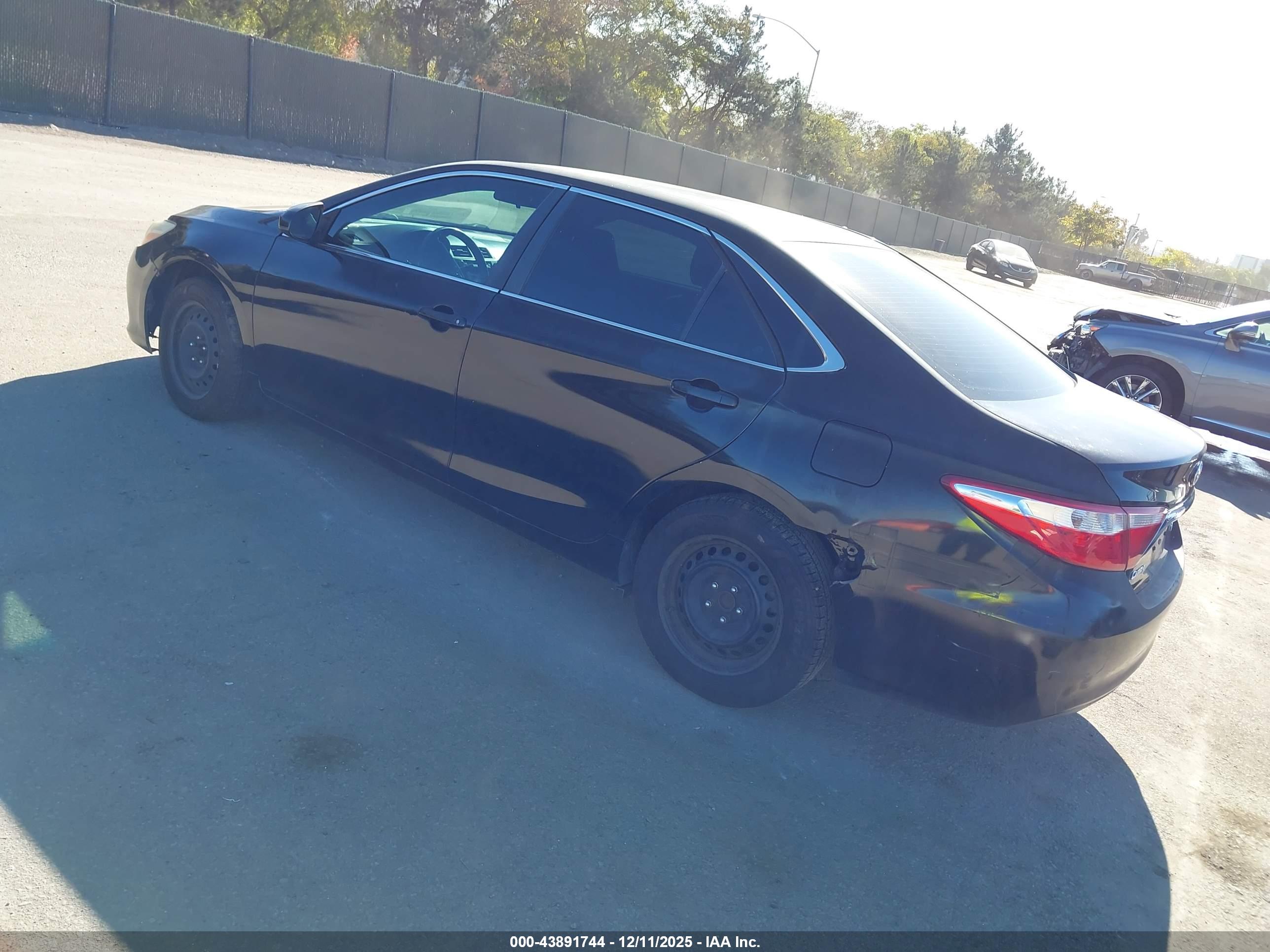 TOYOTA CAMRY image 3