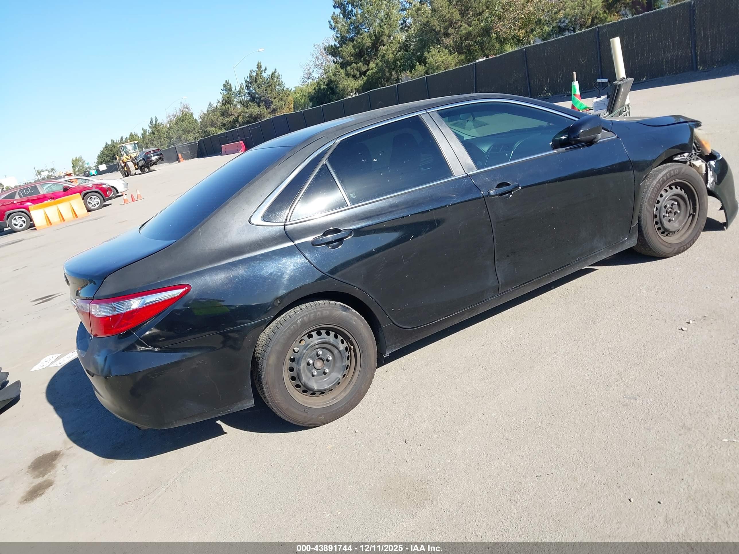 TOYOTA CAMRY image 4