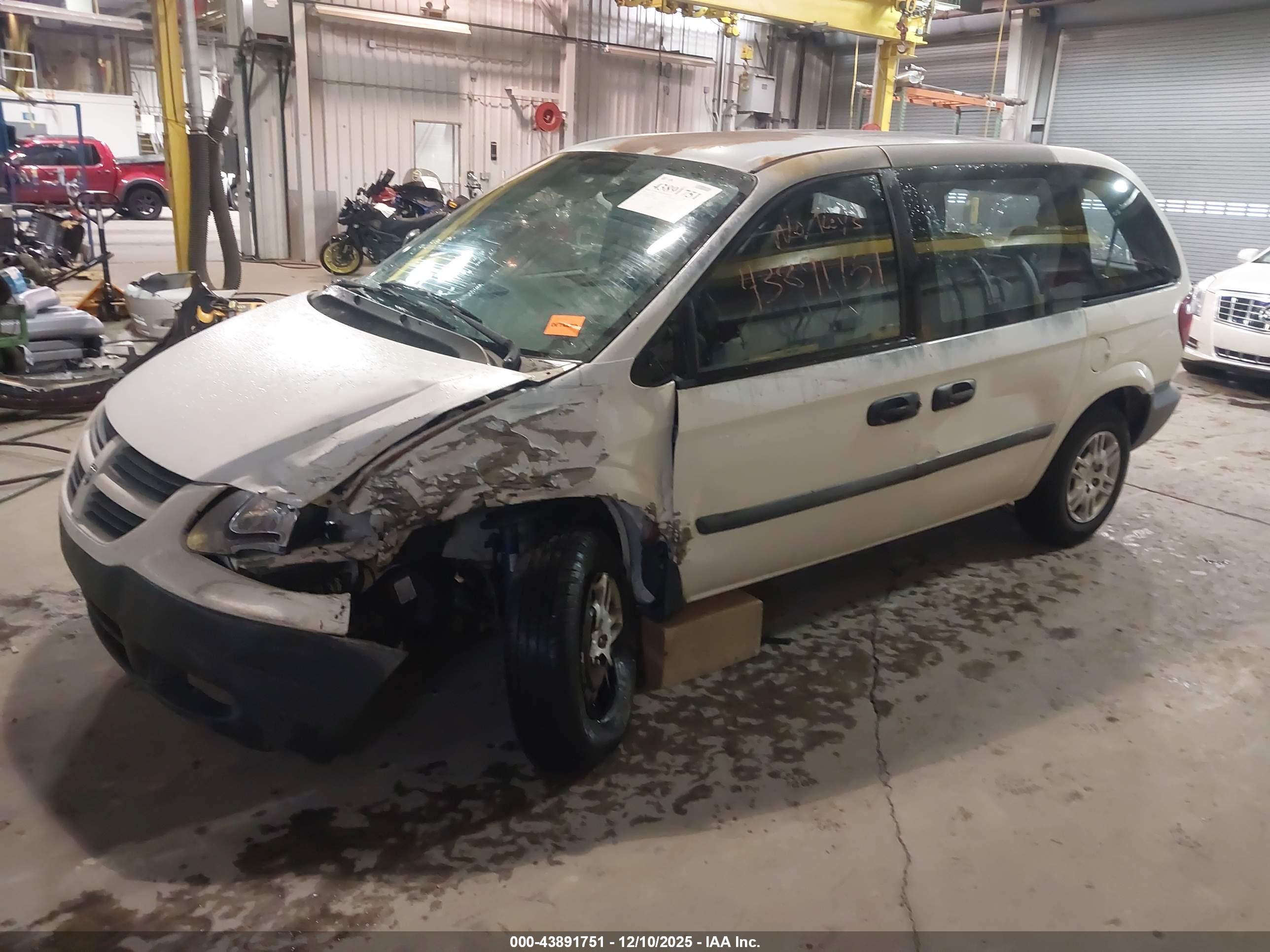 DODGE CARAVAN image 2