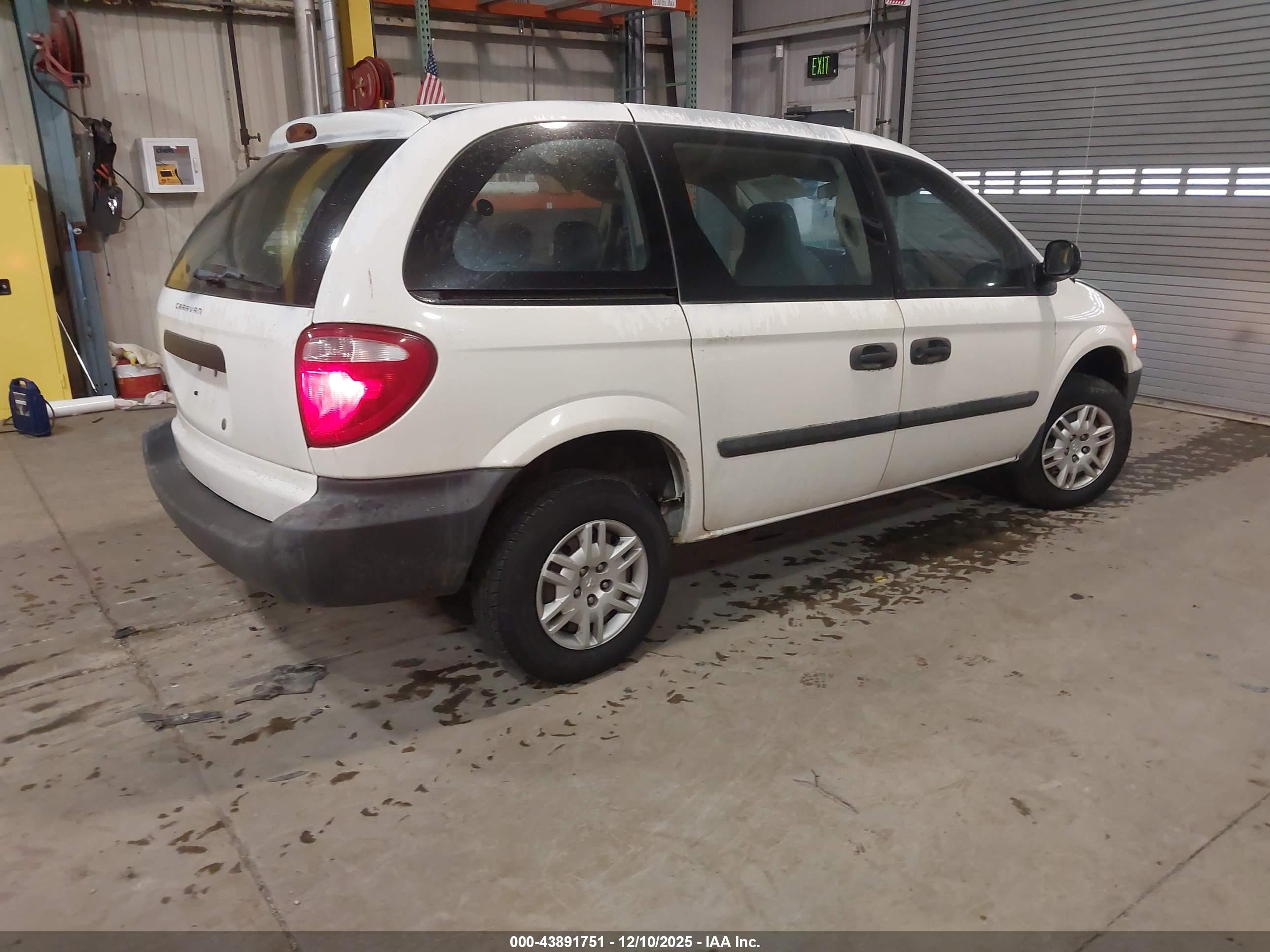DODGE CARAVAN image 4