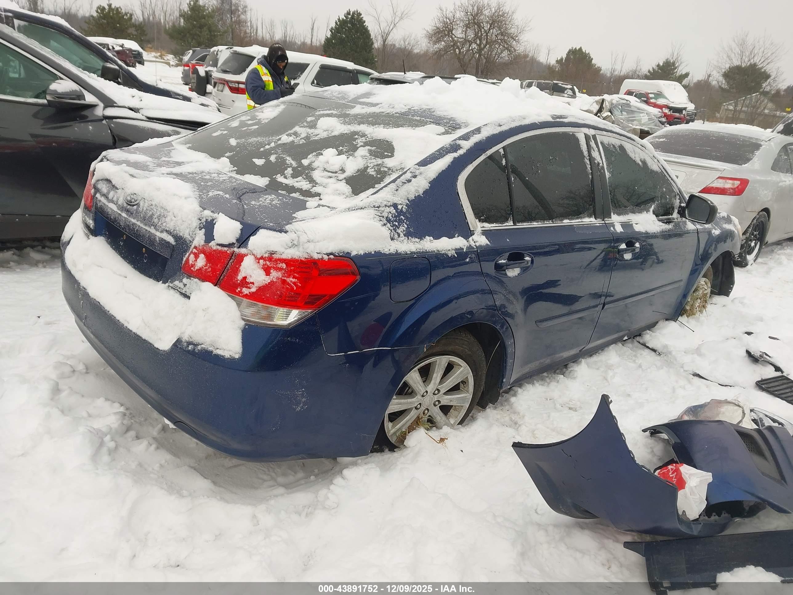 SUBARU LEGACY image 4