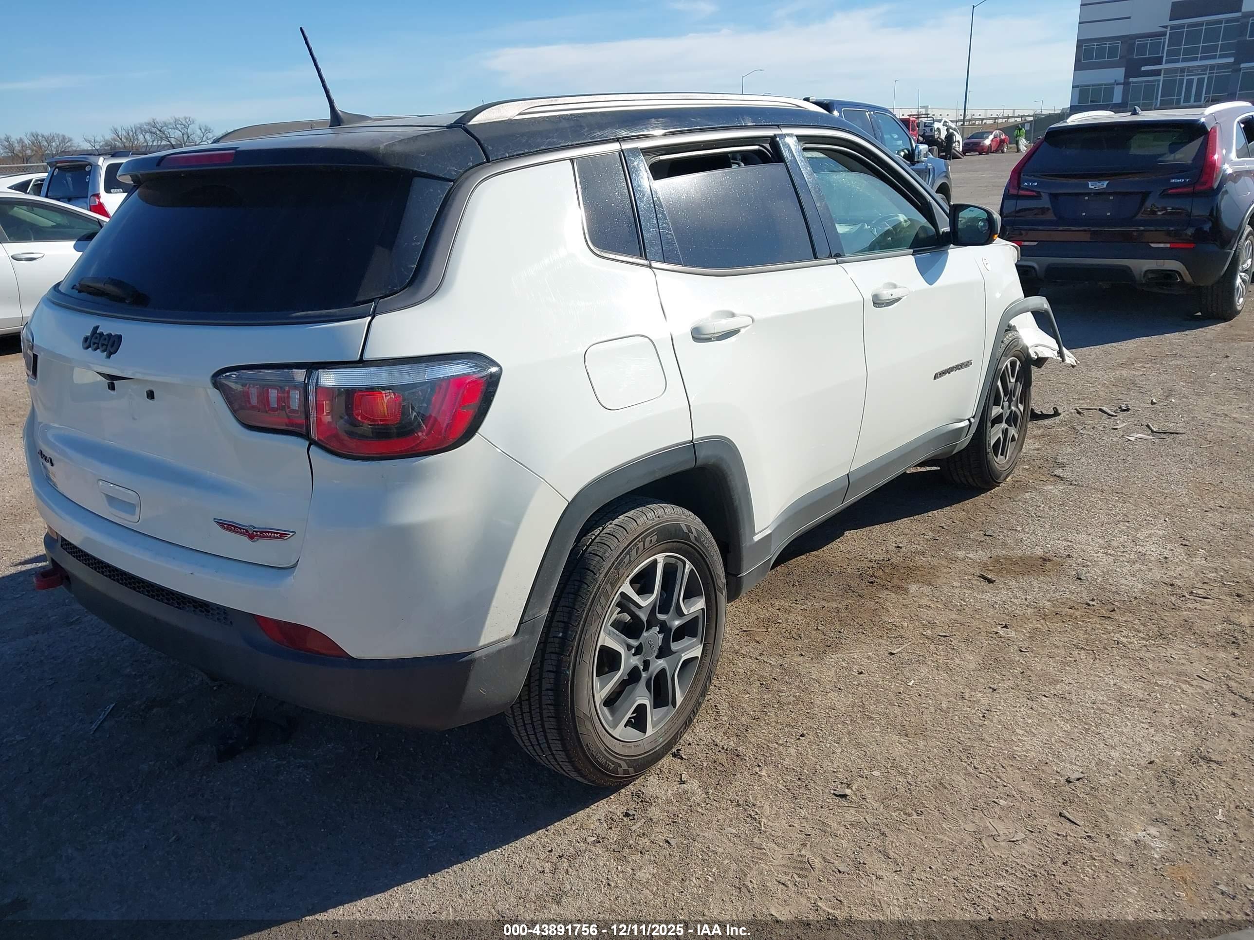 JEEP COMPASS image 4