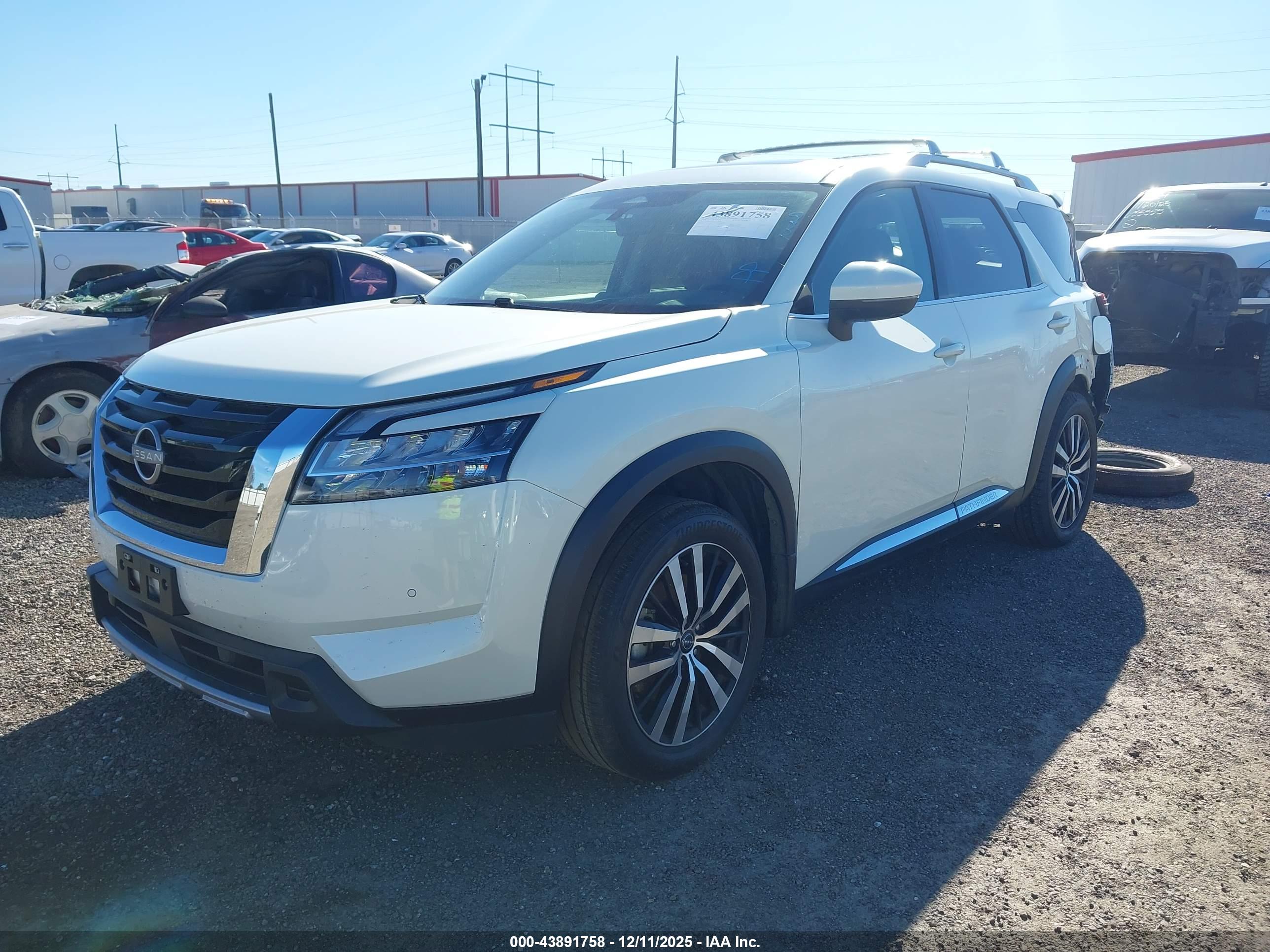 NISSAN PATHFINDER image 2