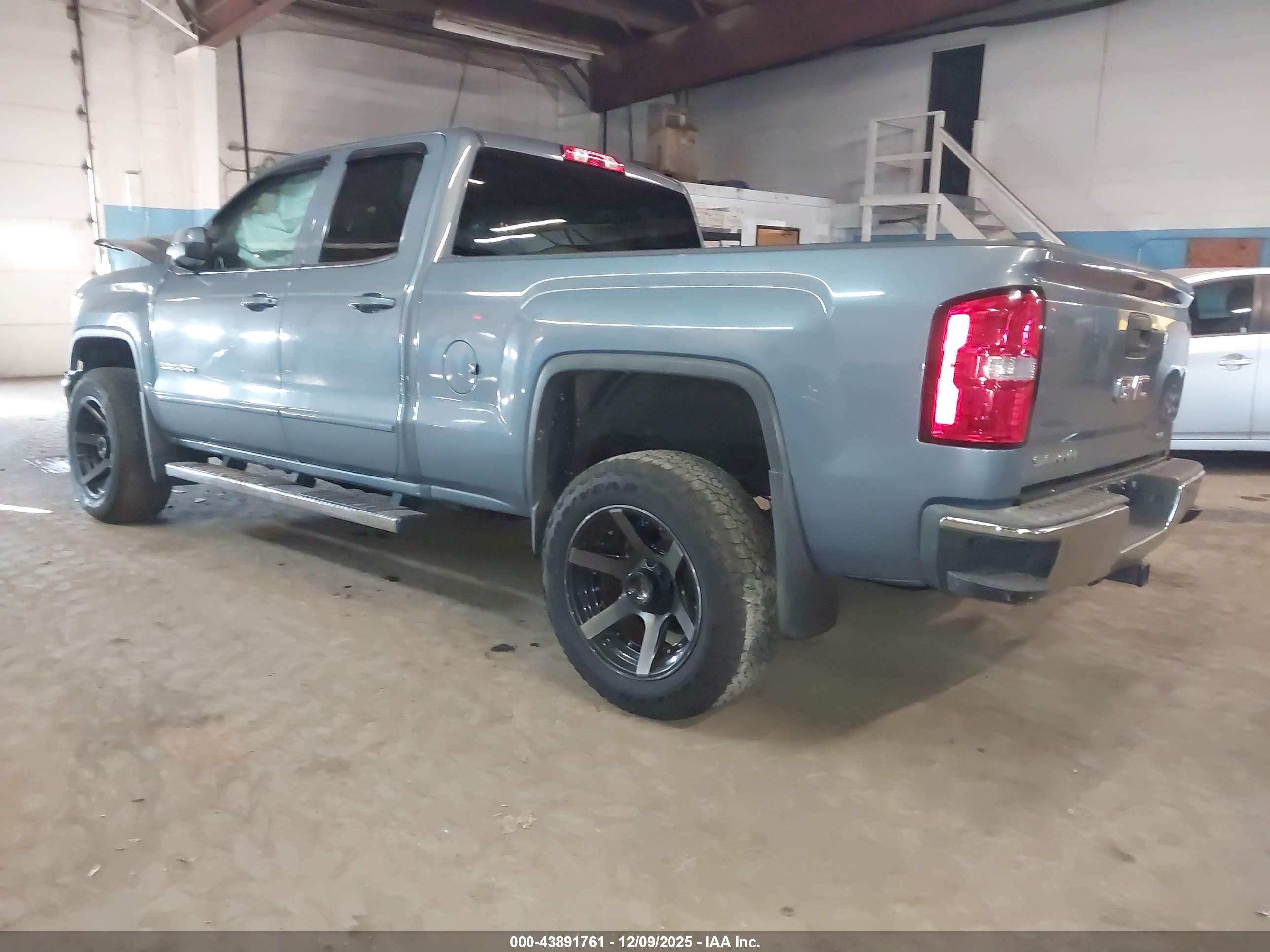 GMC SIERRA image 3
