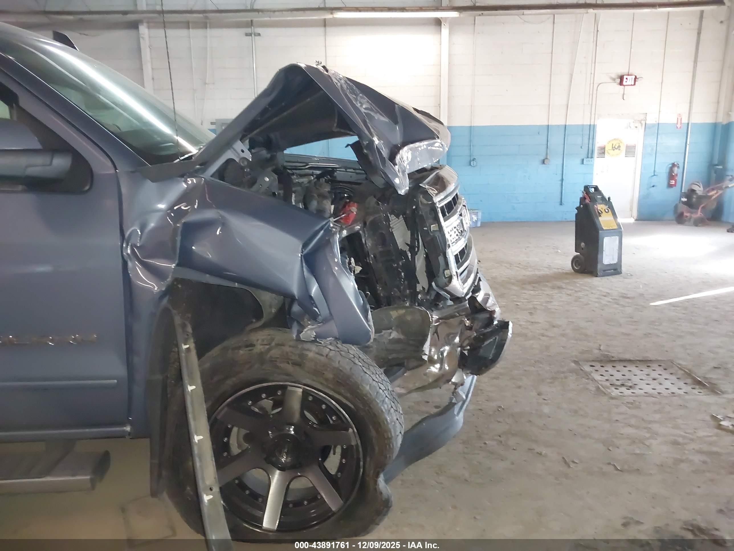 GMC SIERRA image 6