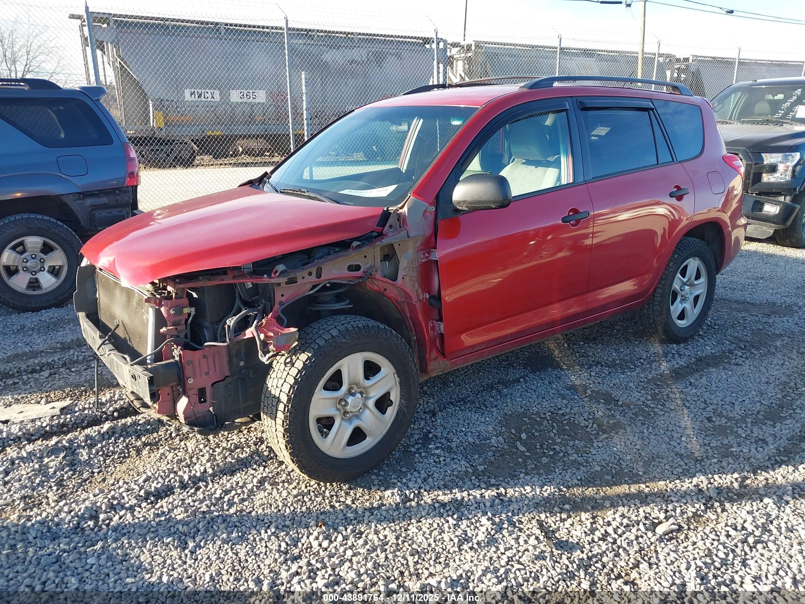 TOYOTA RAV4 image 2