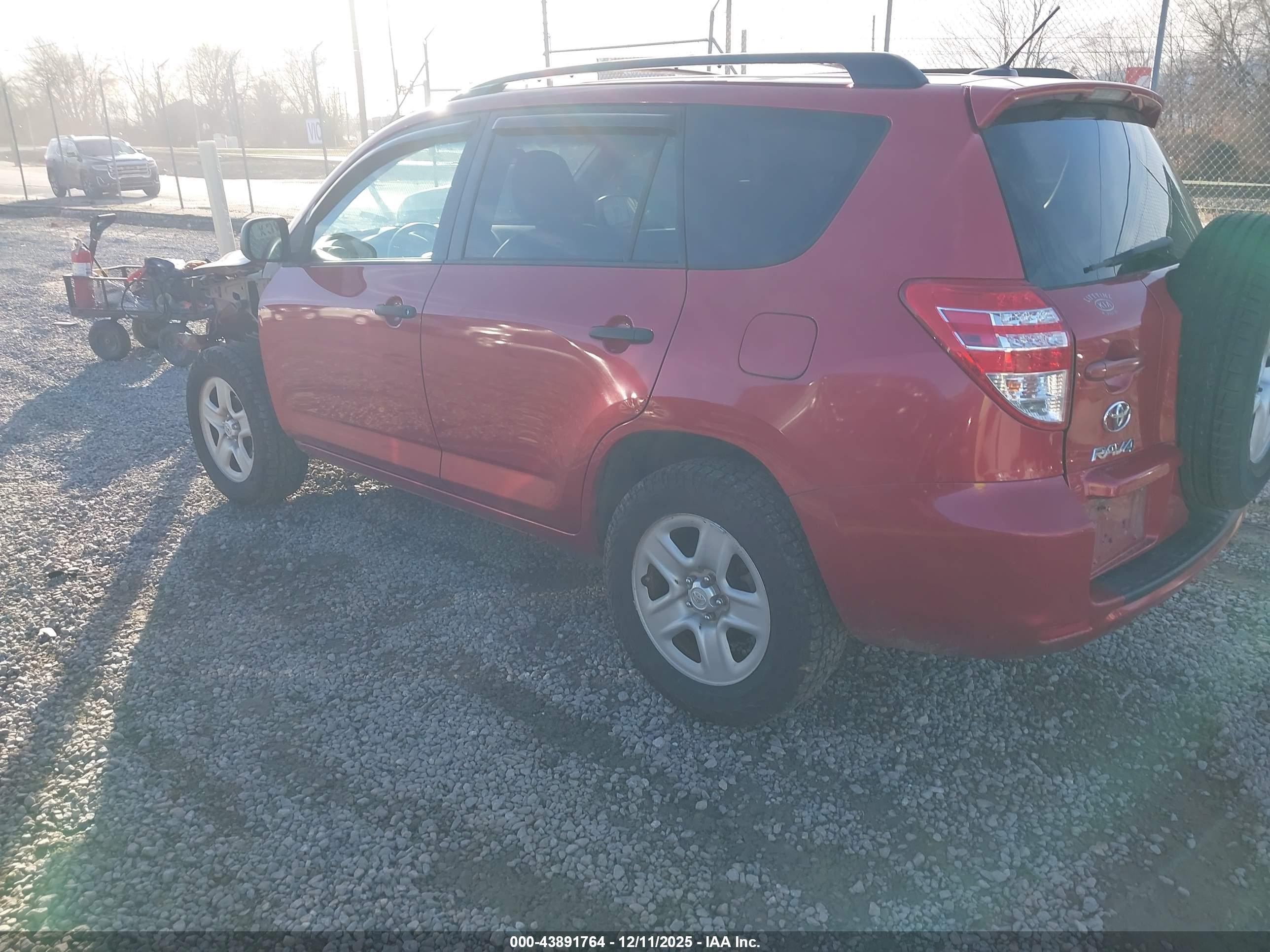TOYOTA RAV4 image 3