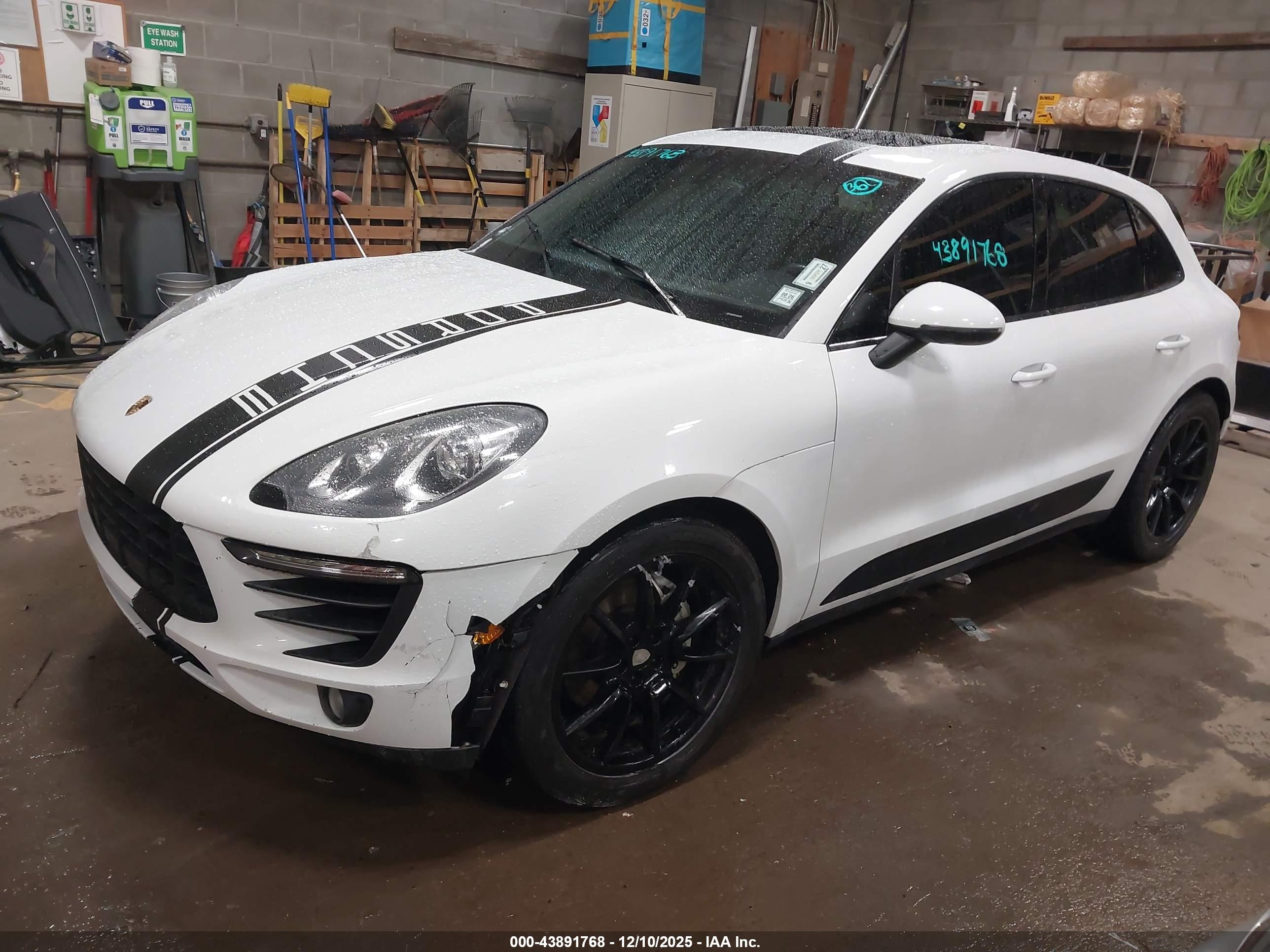 PORSCHE MACAN image 2