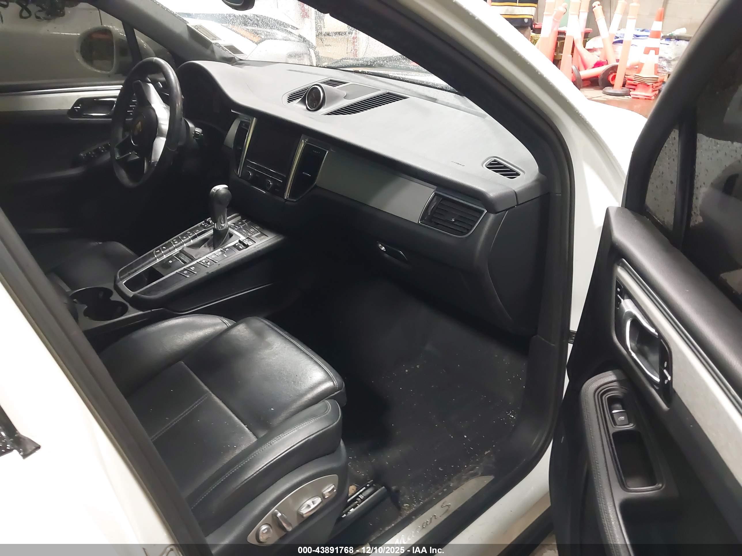 PORSCHE MACAN image 5