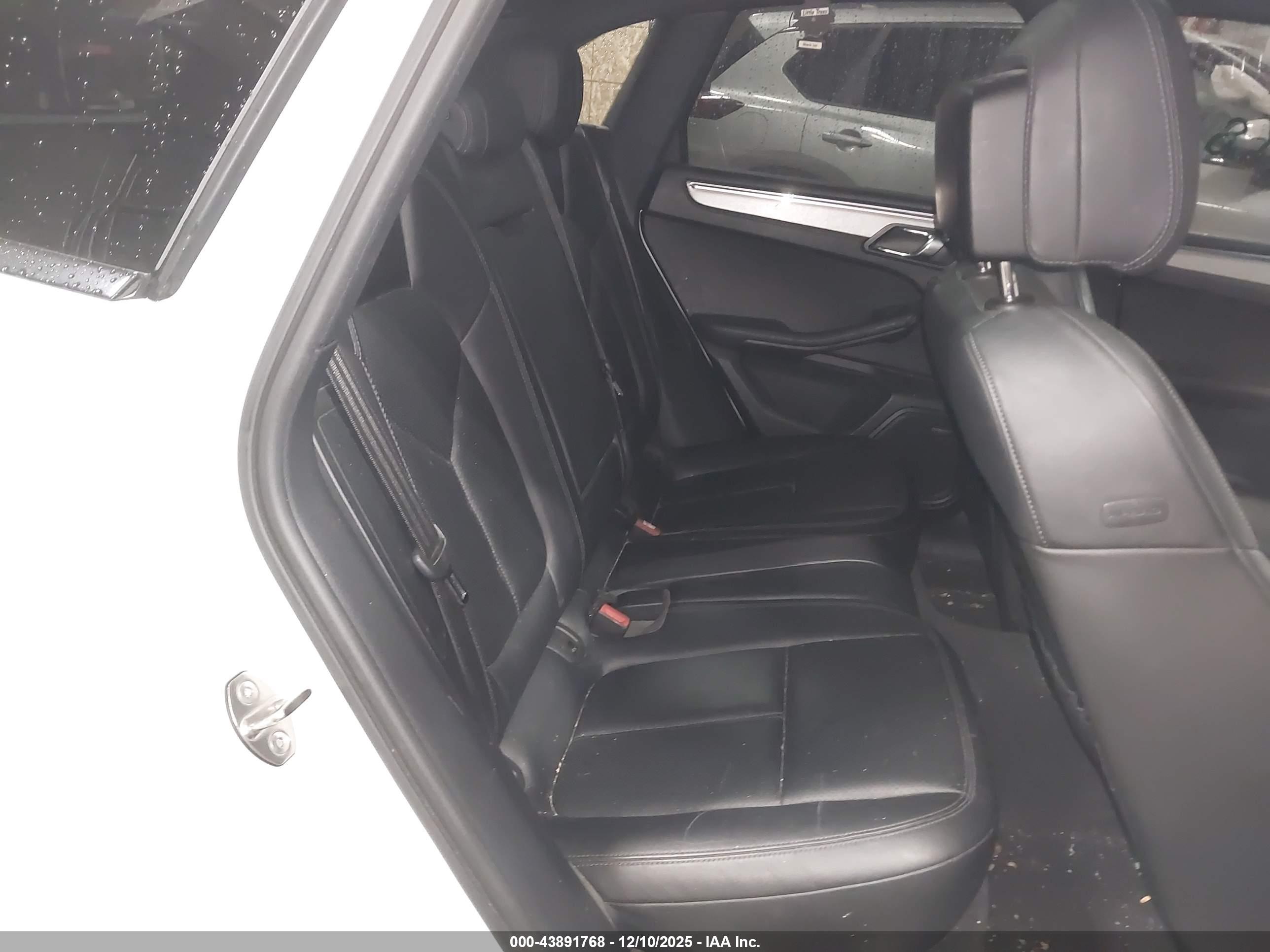 PORSCHE MACAN image 8
