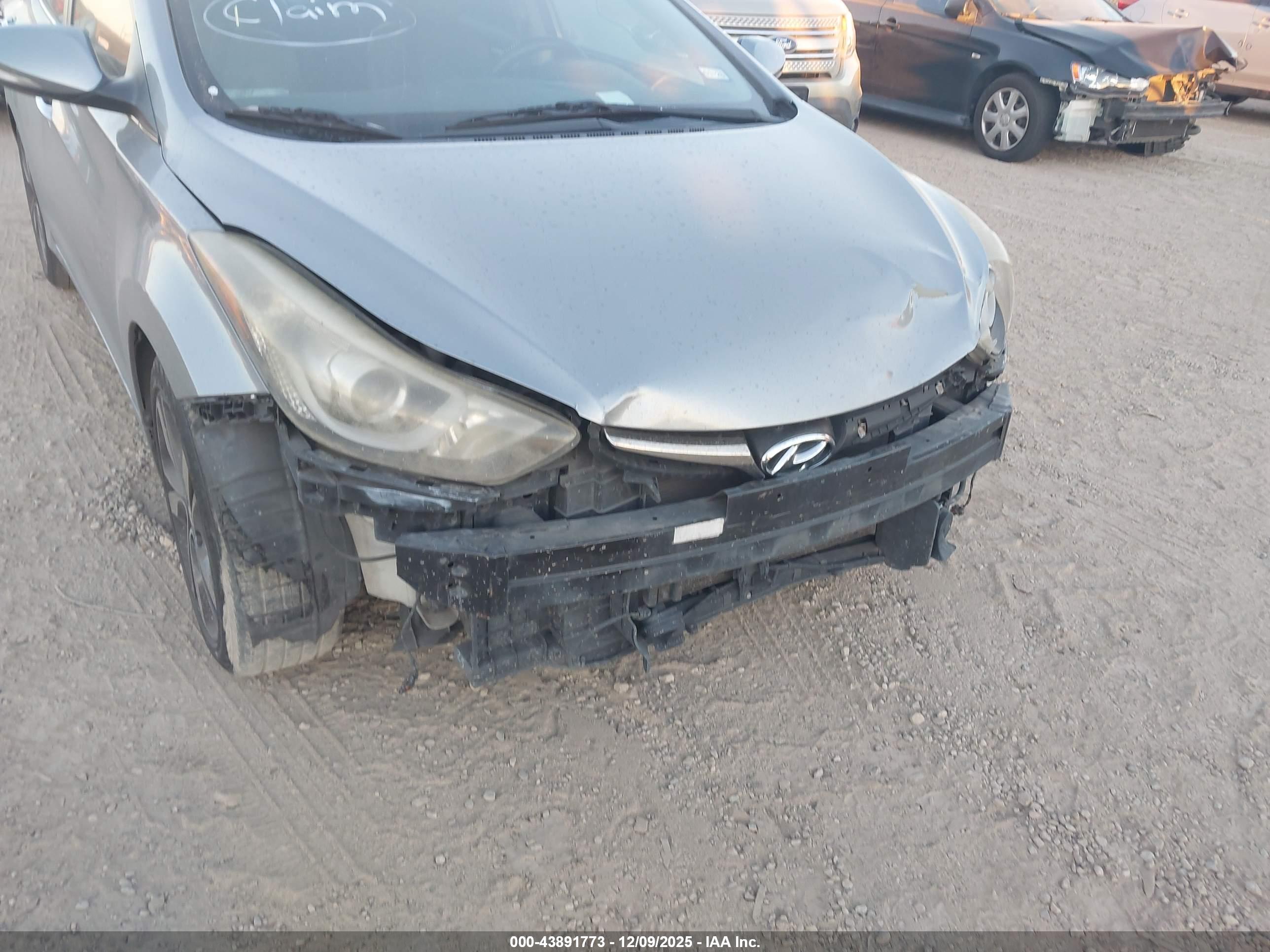 HYUNDAI ELANTRA image 6
